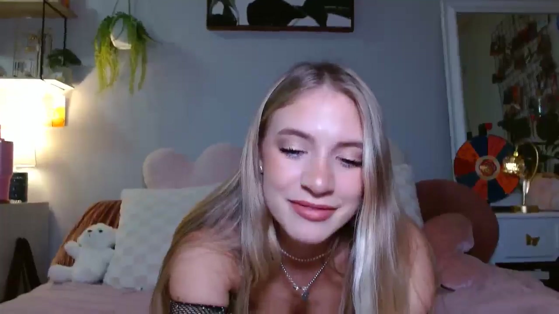Gallery image thumbnail from Em_babyxx's myfreecams stream on, 04/25/2025, 08:14 image 4 of 20