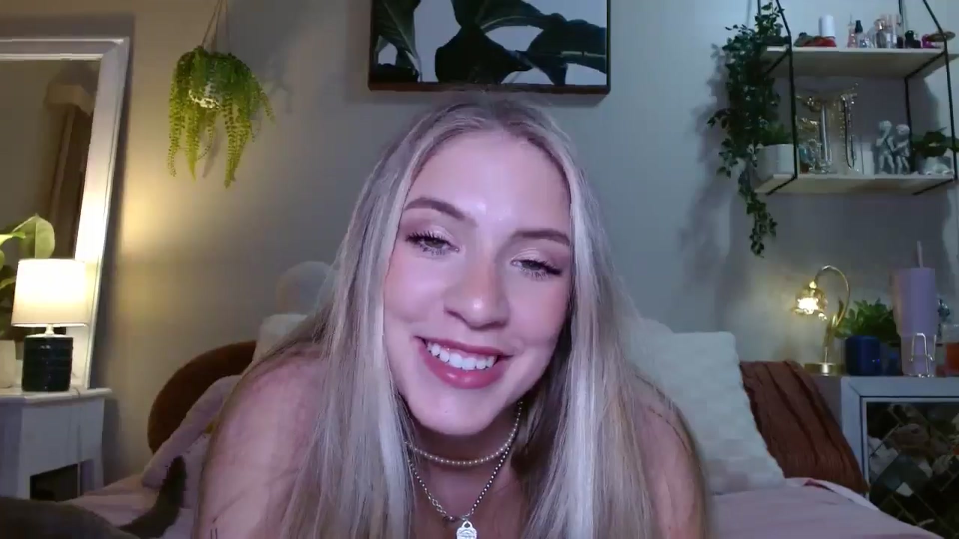 Gallery image thumbnail from Em_babyxx's myfreecams stream on, 05/07/2025, 09:13 image 4 of 20