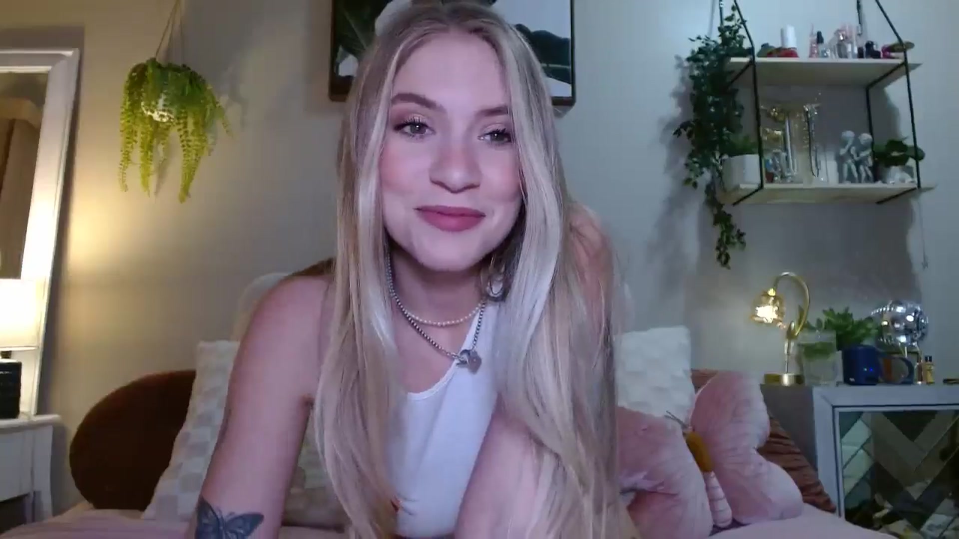 Gallery image thumbnail from Em_babyxx's myfreecams stream on, 05/11/2025, 08:23 image 4 of 20