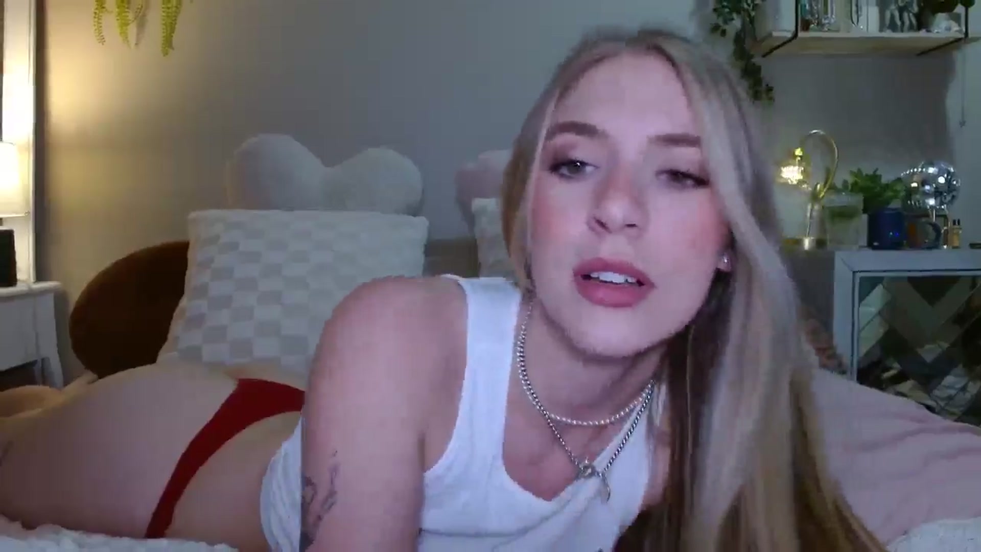Gallery image thumbnail from Em_babyxx's myfreecams stream on, 05/11/2025, 08:23 image 8 of 20