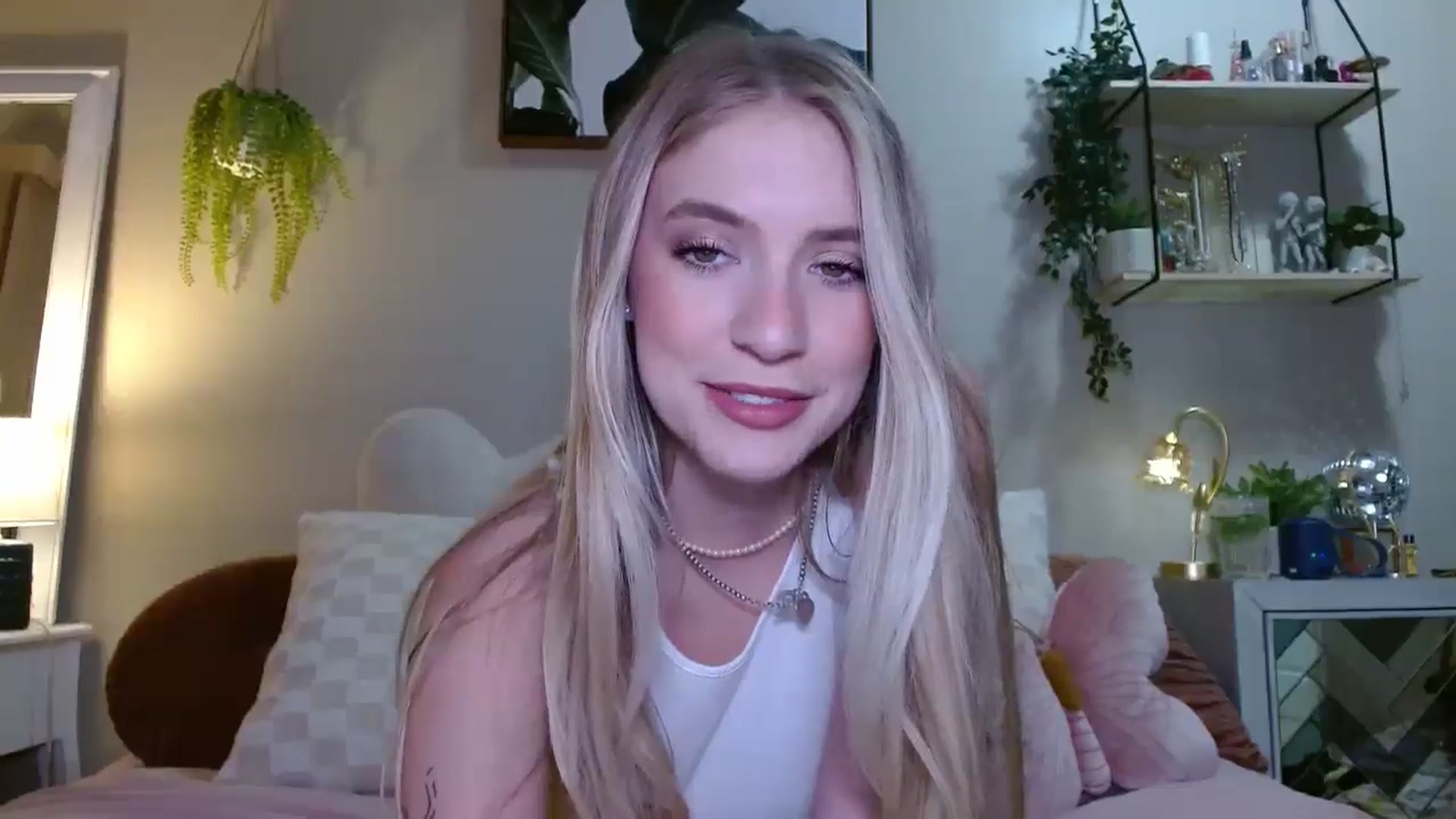 Gallery image thumbnail from Em_babyxx's myfreecams stream on, 05/11/2025, 08:23 image 5 of 20