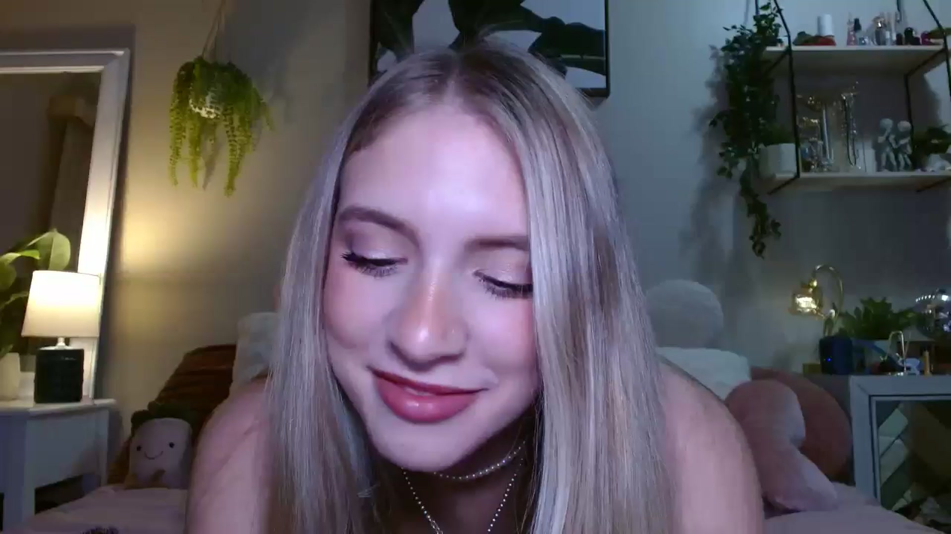 Gallery image thumbnail from Em_babyxx's myfreecams stream on, 05/14/2025, 08:18 image 16 of 20