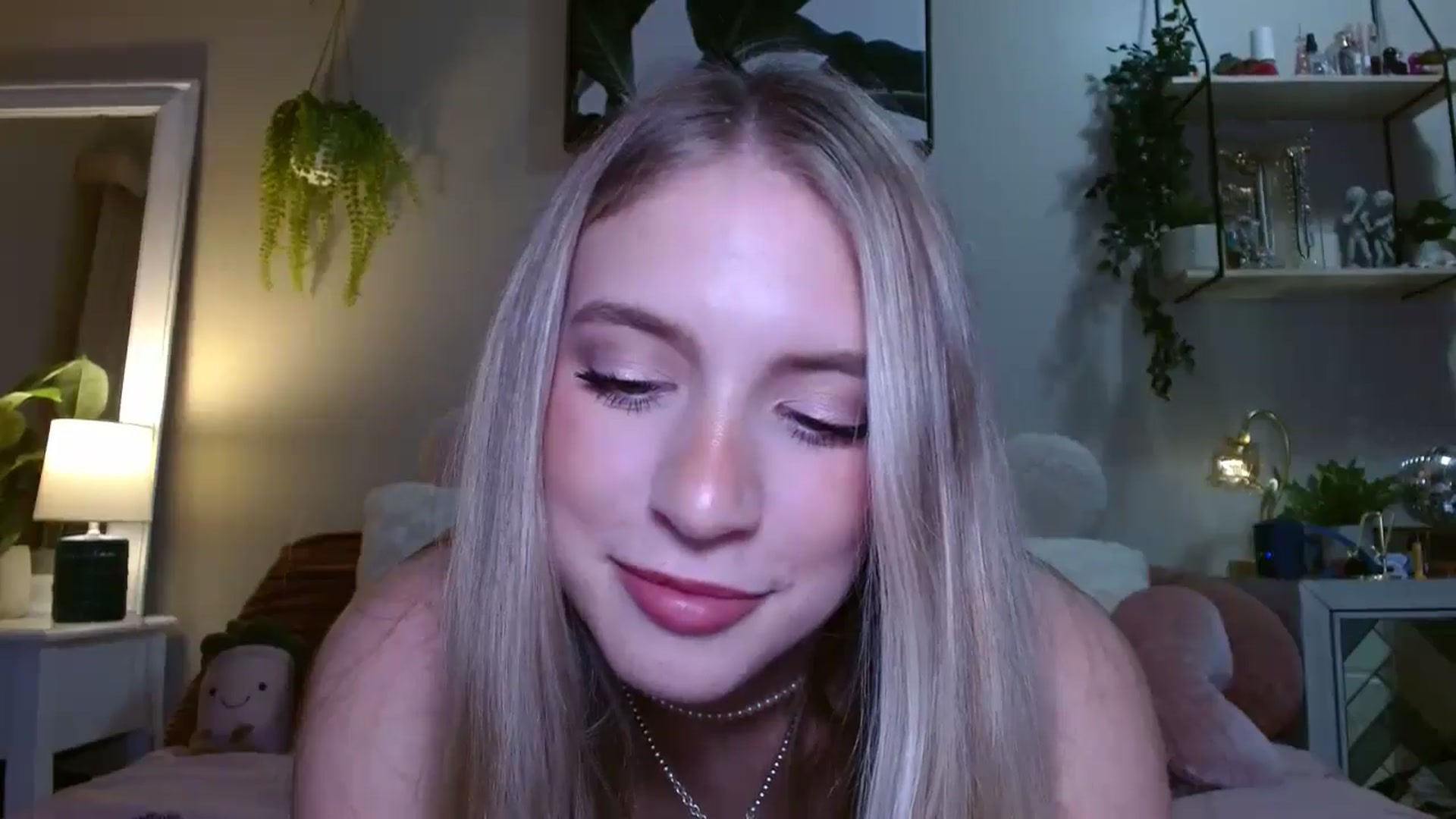 Gallery image thumbnail from Em_babyxx's myfreecams stream on, 05/14/2025, 08:18 image 15 of 20