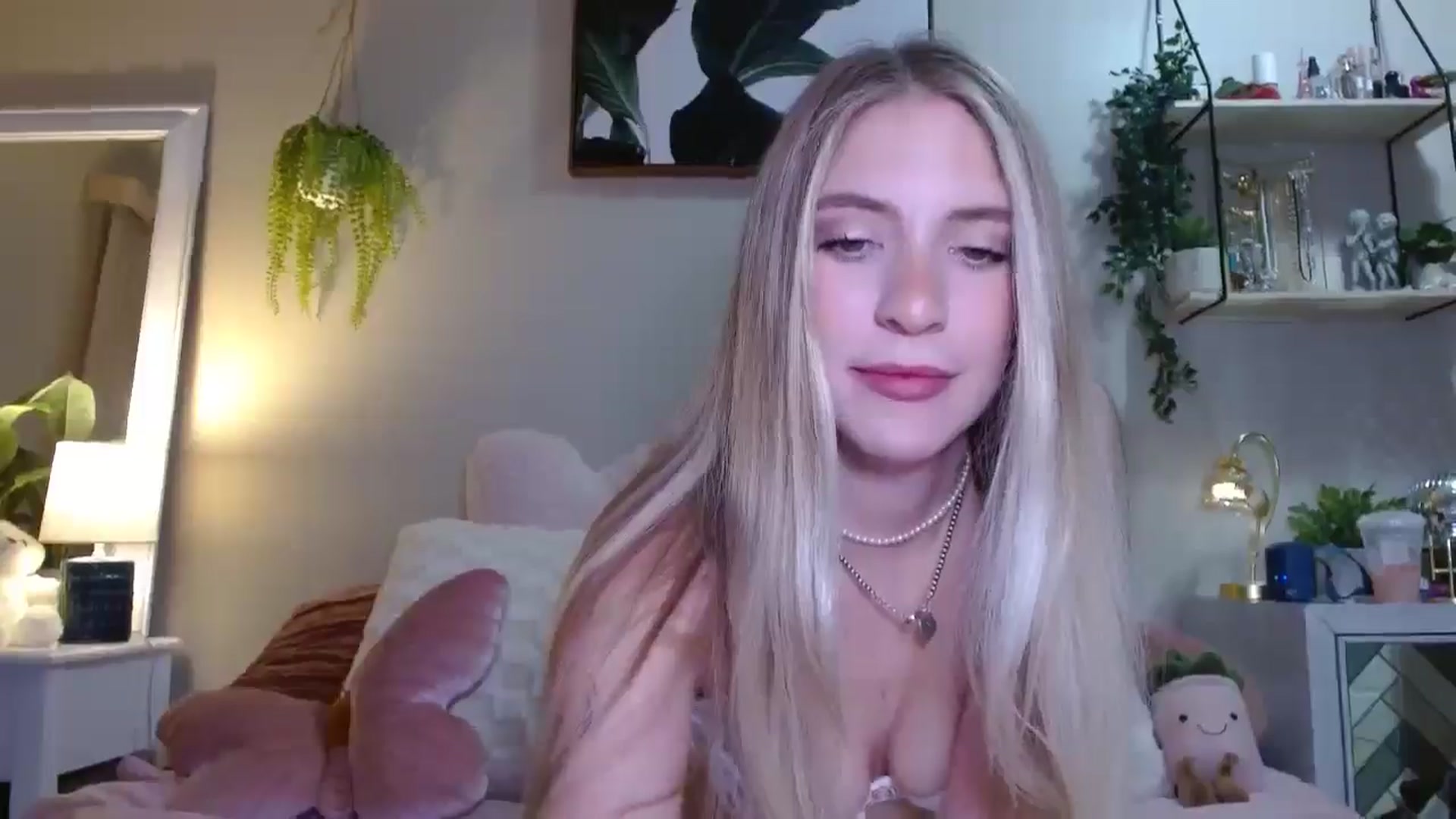 Gallery image thumbnail from Em_babyxx's myfreecams stream on, 05/16/2025, 06:49 image 10 of 20