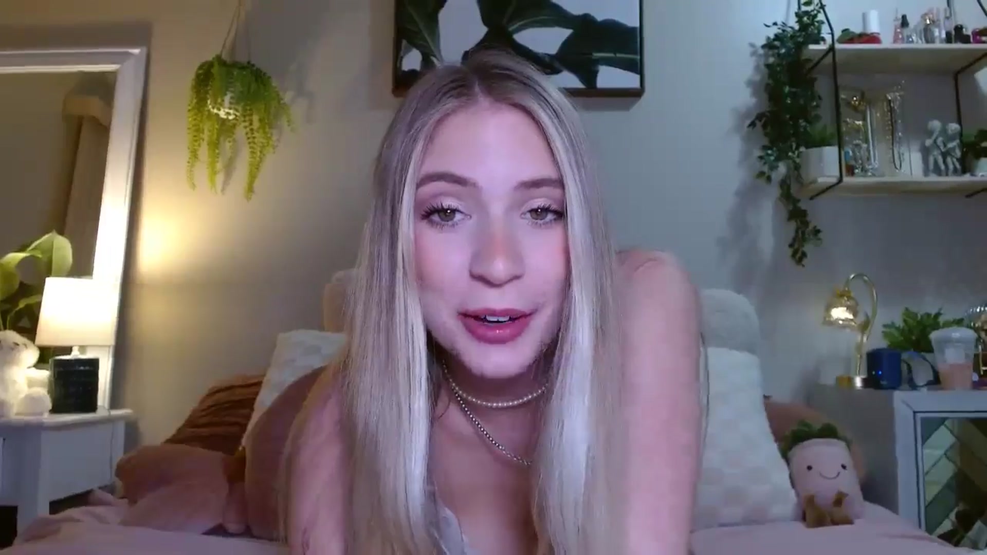 Gallery image thumbnail from Em_babyxx's myfreecams stream on, 05/16/2025, 06:49 image 15 of 20