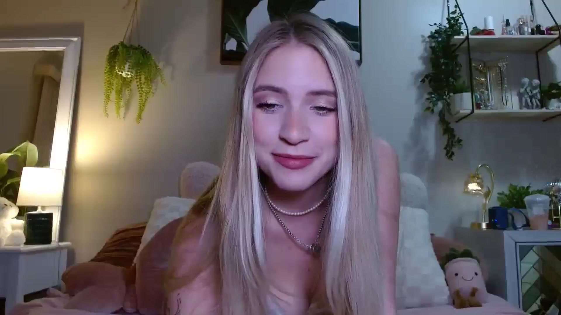 Gallery image thumbnail from Em_babyxx's myfreecams stream on, 05/16/2025, 06:49 image 4 of 20