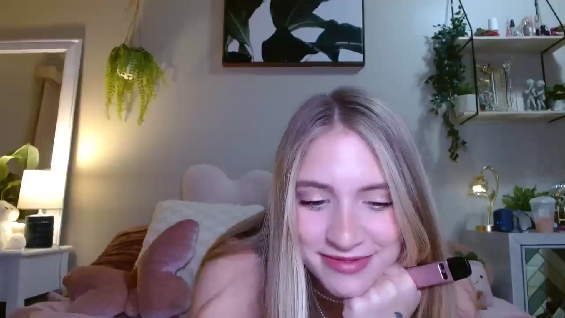 Gallery image thumbnail from Em_babyxx's myfreecams stream on, 05/16/2025, 06:49 image 17 of 20