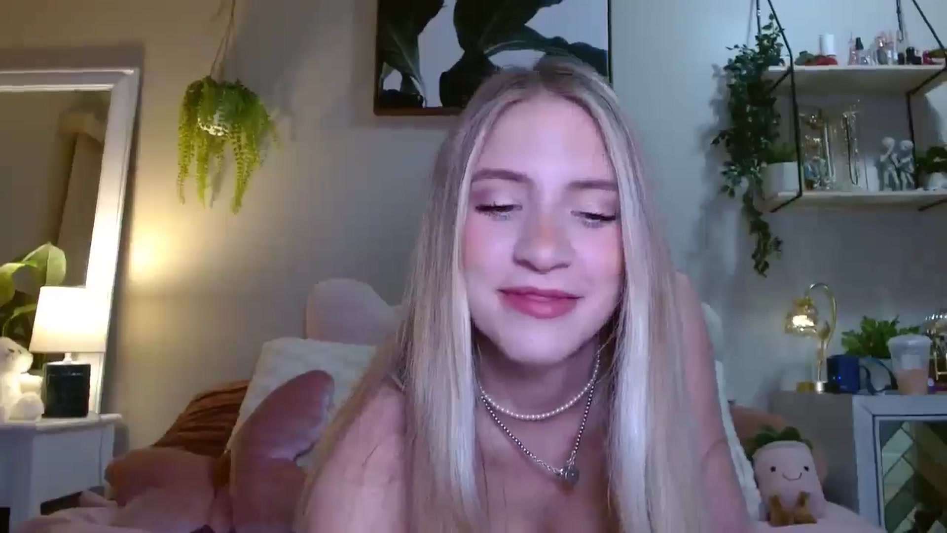 Gallery image thumbnail from Em_babyxx's myfreecams stream on, 05/16/2025, 06:49 image 13 of 20