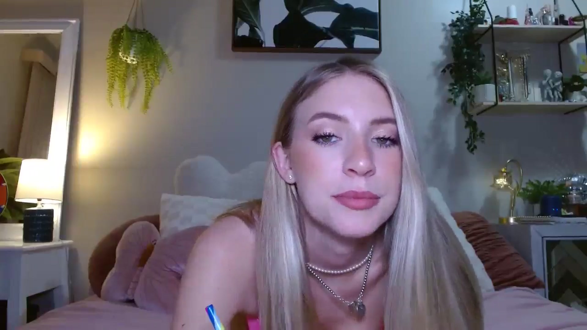 Gallery image thumbnail from Em_babyxx's myfreecams stream on, 05/24/2025, 09:05 image 14 of 20