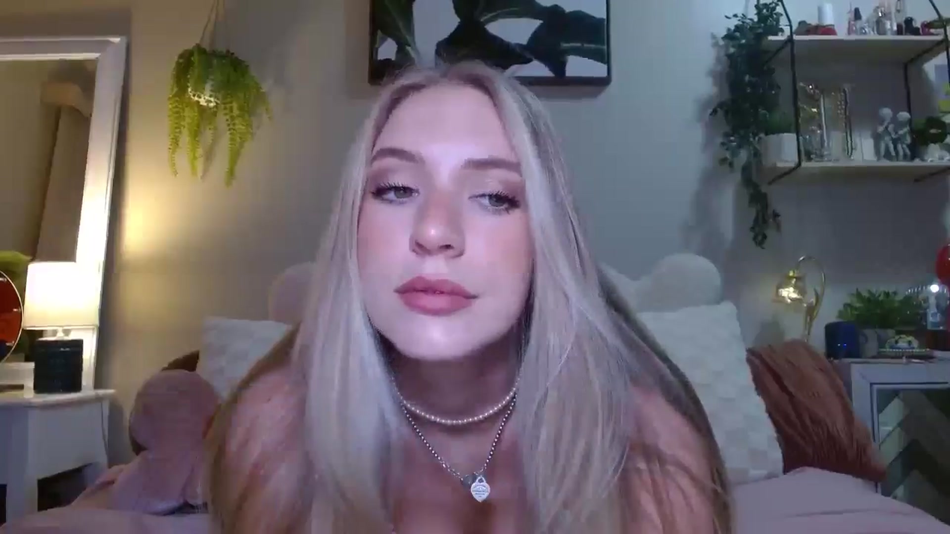 Gallery image thumbnail from Em_babyxx's myfreecams stream on, 05/28/2025, 08:48 image 4 of 20