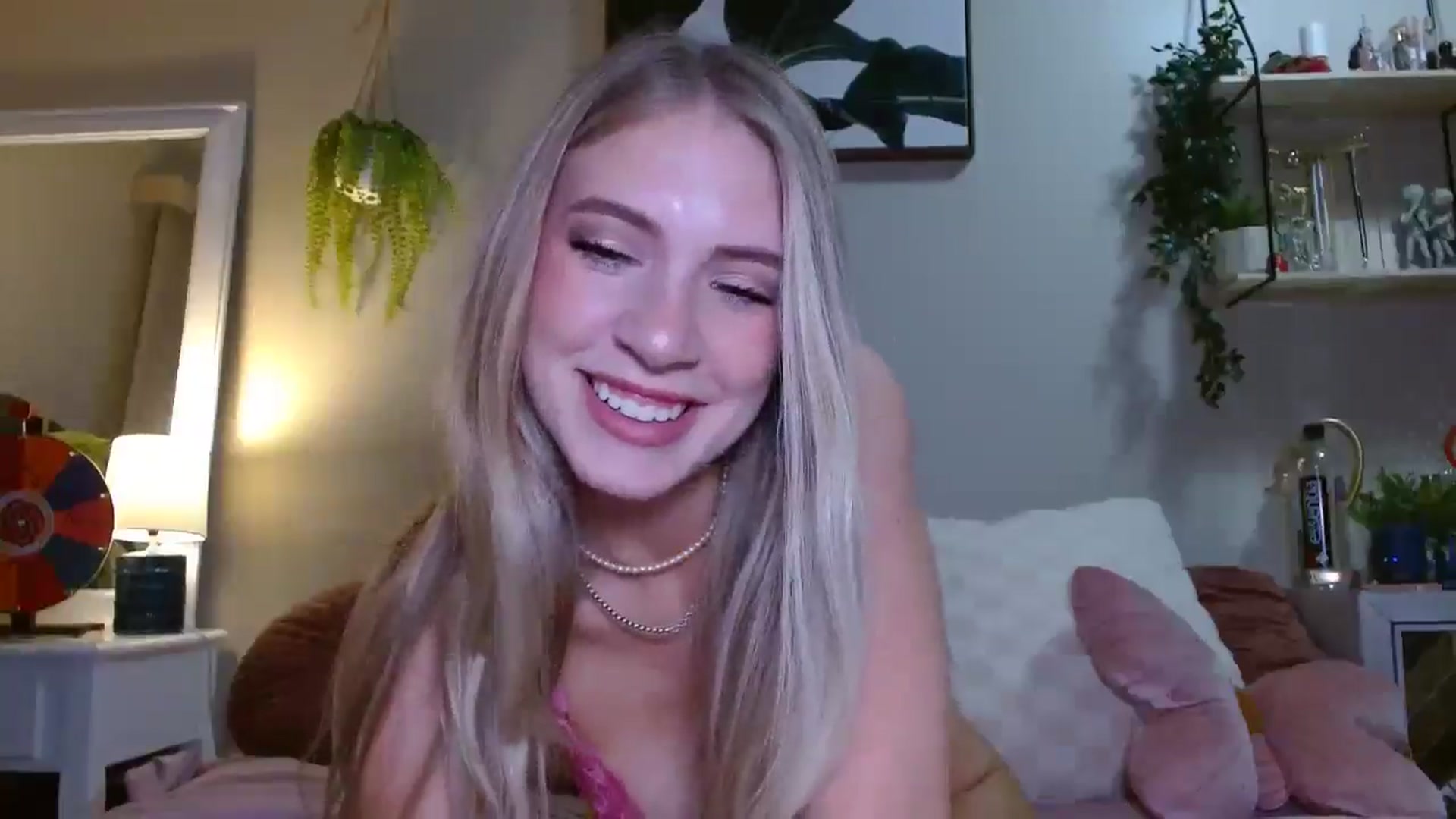 Gallery image thumbnail from Em_babyxx's myfreecams stream on, 06/02/2025, 08:01 image 14 of 20