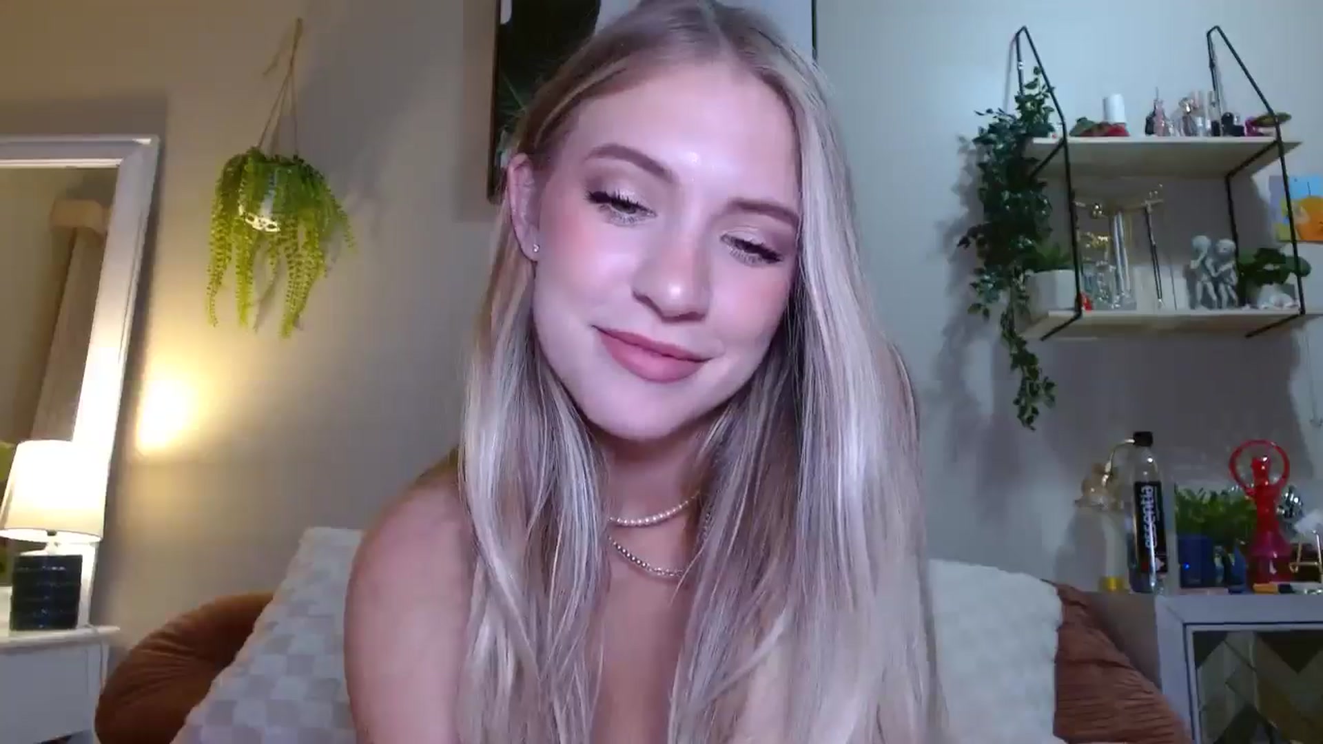 Gallery image thumbnail from Em_babyxx's myfreecams stream on, 06/02/2025, 09:33 image 16 of 20