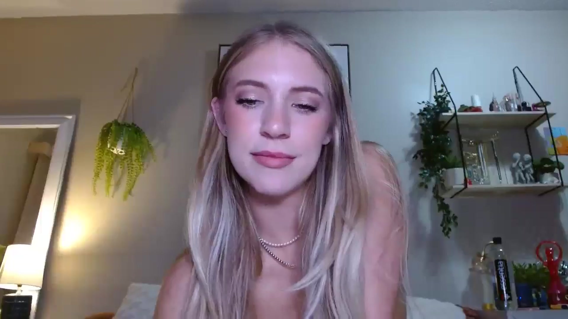 Gallery image thumbnail from Em_babyxx's myfreecams stream on, 06/02/2025, 09:33 image 17 of 20