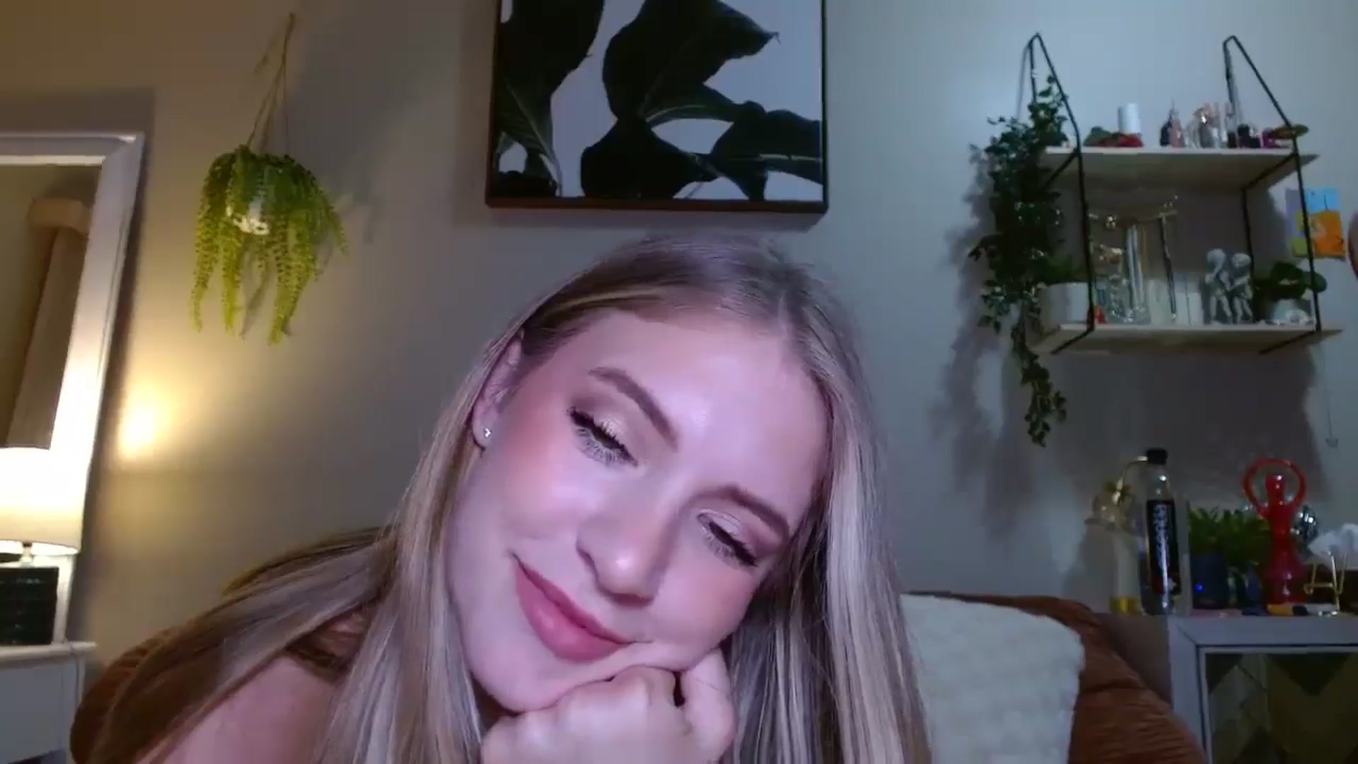 Gallery image thumbnail from Em_babyxx's myfreecams stream on, 06/02/2025, 09:33 image 20 of 20