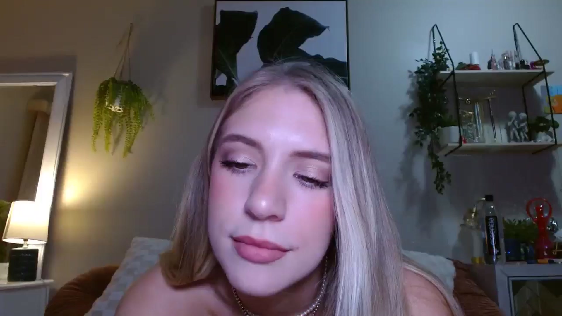 Gallery image thumbnail from Em_babyxx's myfreecams stream on, 06/02/2025, 09:33 image 13 of 20