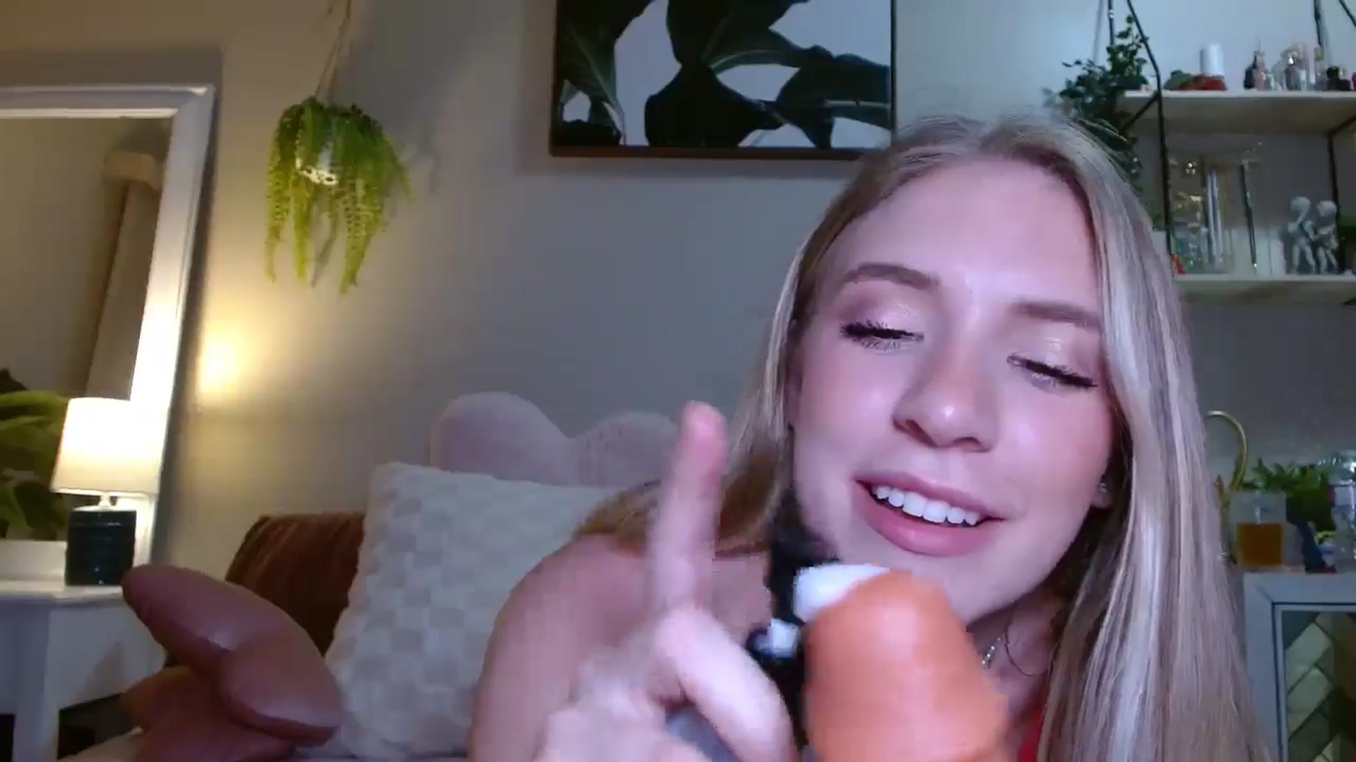 Gallery image thumbnail from Em_babyxx's myfreecams stream on, 06/09/2025, 09:57 image 12 of 20