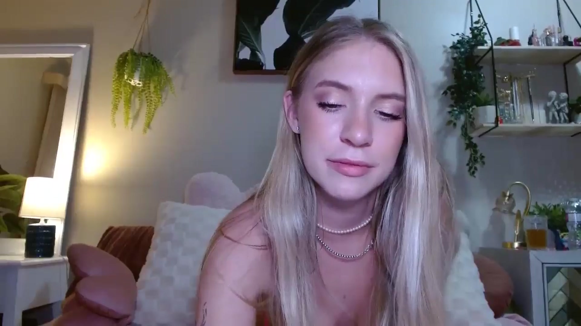 Gallery image thumbnail from Em_babyxx's myfreecams stream on, 06/09/2025, 09:57 image 7 of 20