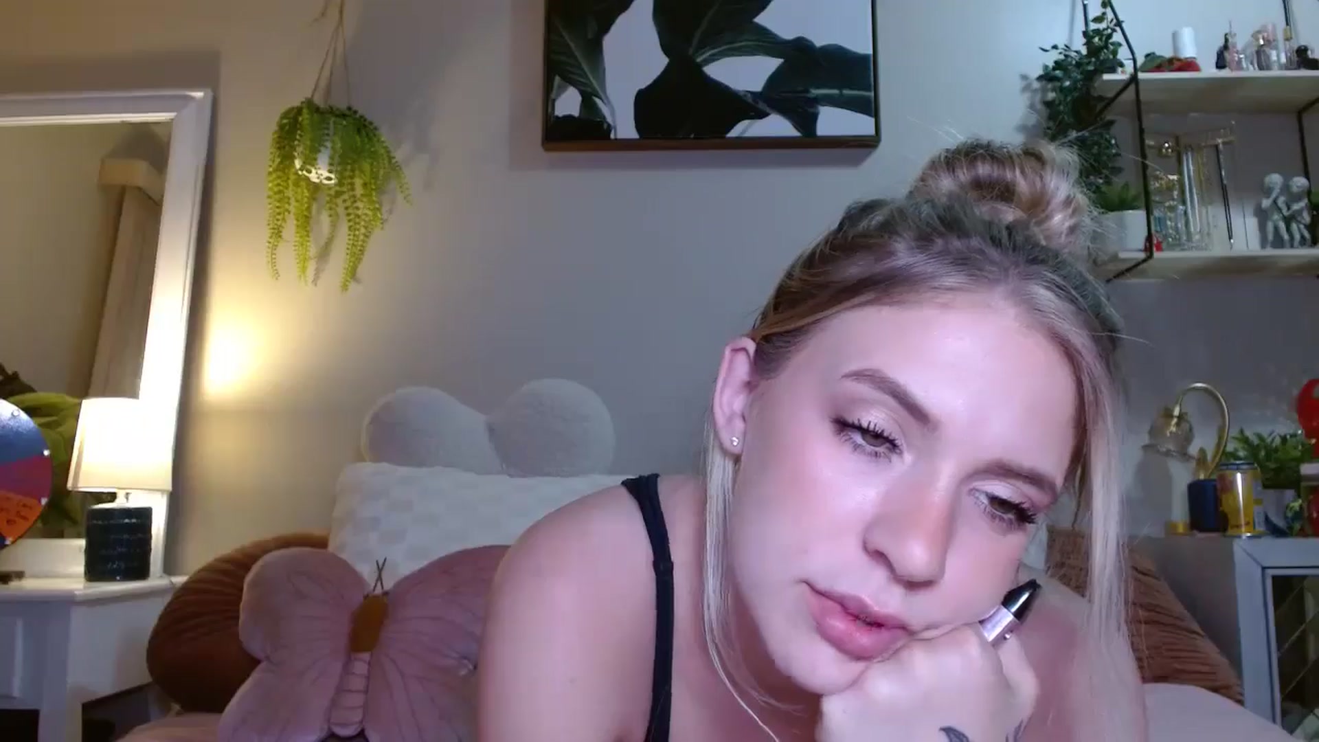 Gallery image thumbnail from Em_babyxx's myfreecams stream on, 06/10/2025, 08:09 image 2 of 20