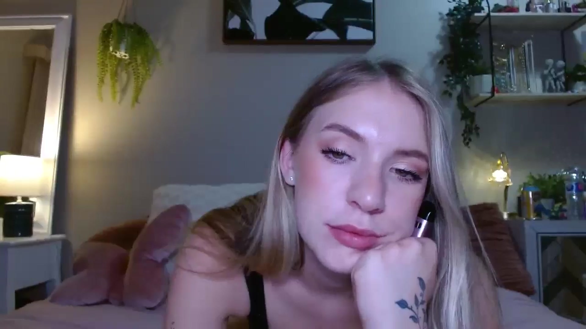 Gallery image thumbnail from Em_babyxx's myfreecams stream on, 06/19/2025, 08:03 image 8 of 20