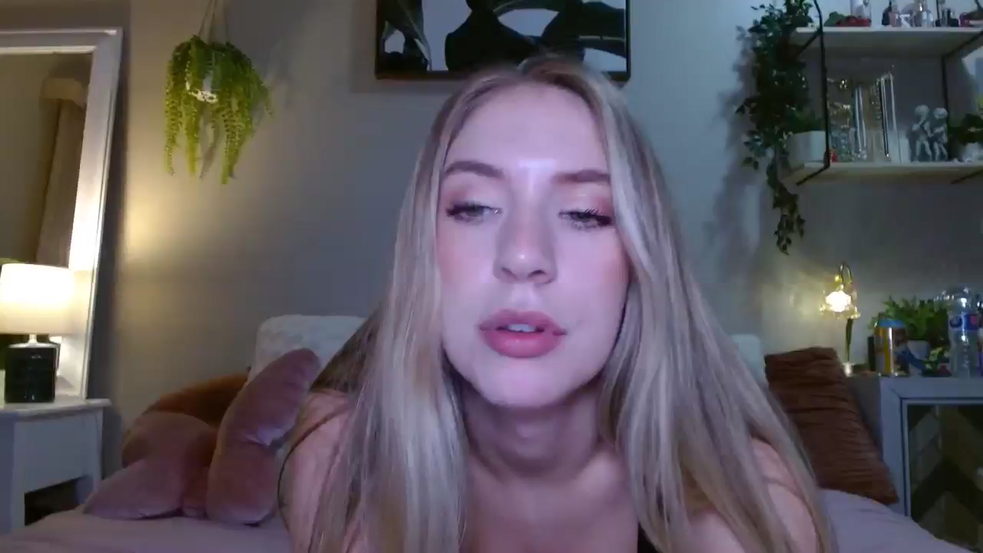 Gallery image thumbnail from Em_babyxx's myfreecams stream on, 06/19/2025, 08:03 image 1 of 20