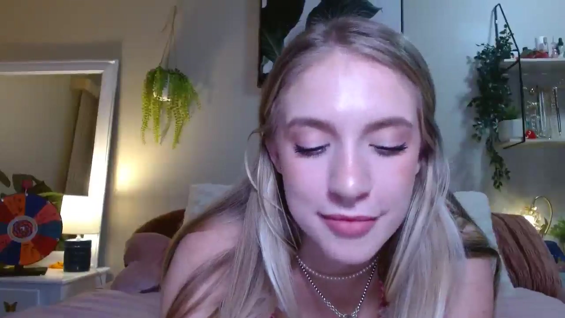 Gallery image thumbnail from Em_babyxx's myfreecams stream on, 06/26/2025, 10:04 image 11 of 20