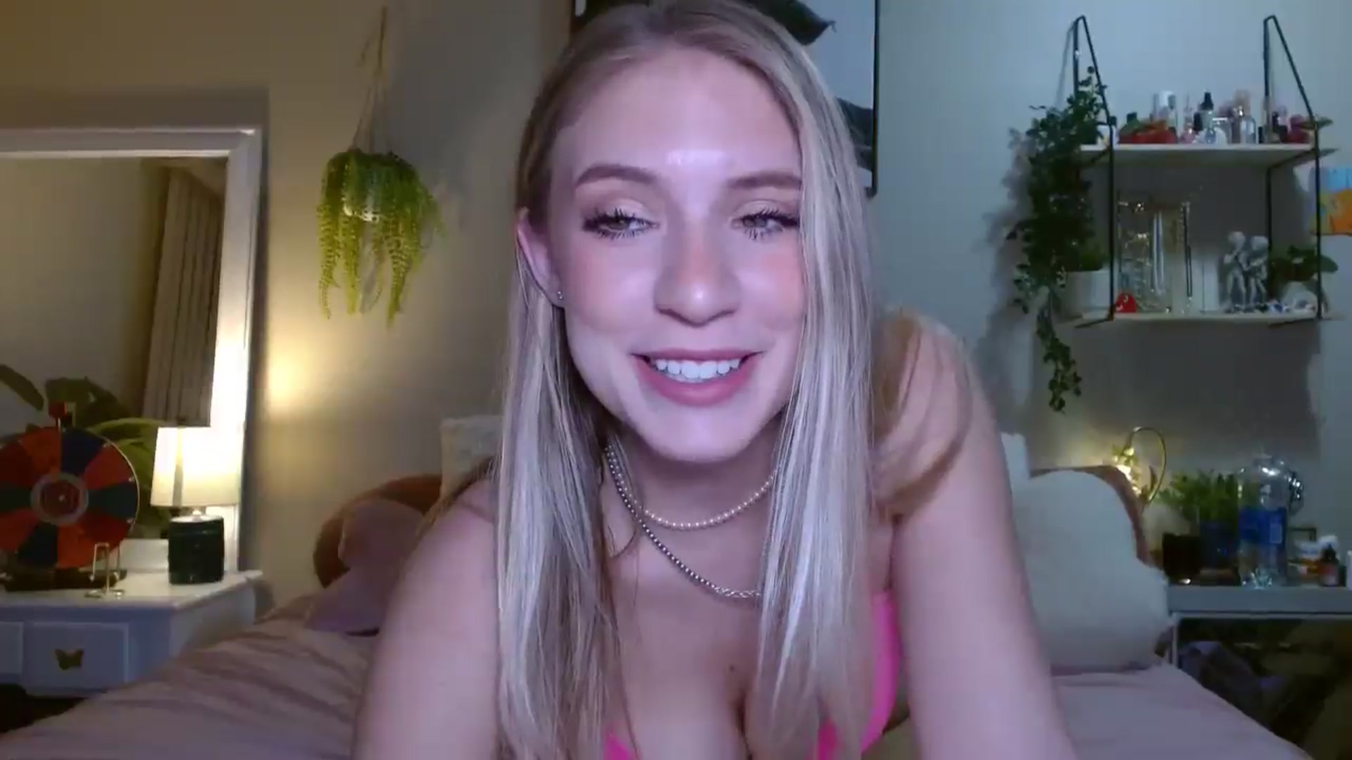 Gallery image thumbnail from Em_babyxx's myfreecams stream on, 06/28/2025, 05:53 image 17 of 20