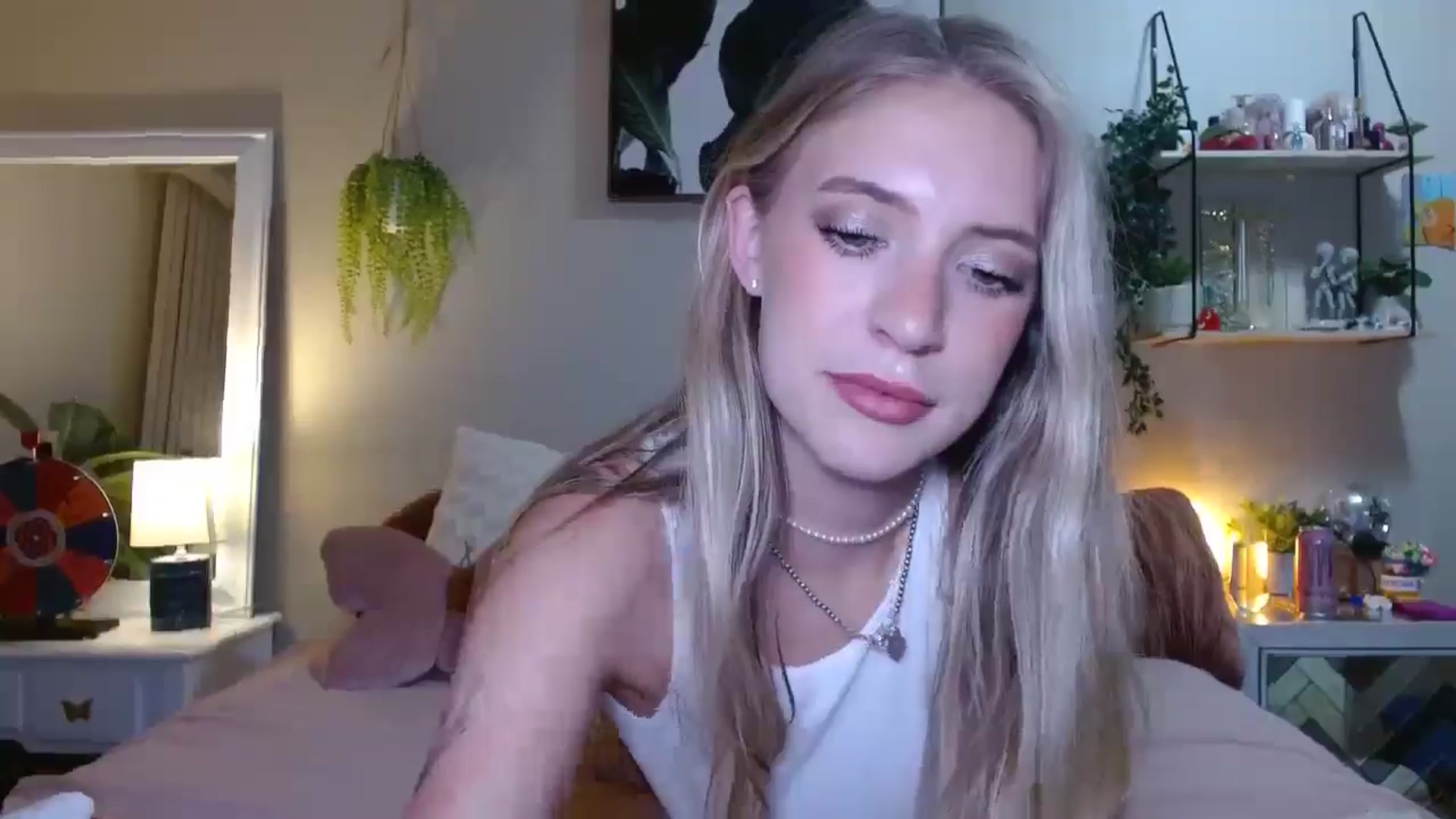 Gallery image thumbnail from Em_babyxx's myfreecams stream on, 07/27/2025, 08:07 image 5 of 20