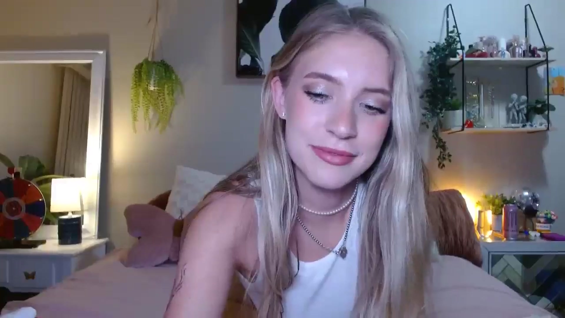 Gallery image thumbnail from Em_babyxx's myfreecams stream on, 07/27/2025, 08:07 image 3 of 20