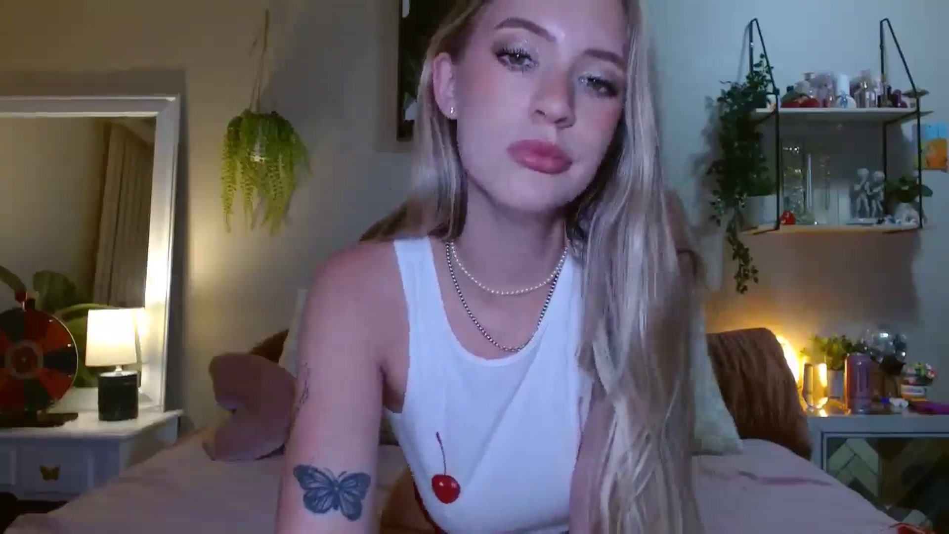 Gallery image thumbnail from Em_babyxx's myfreecams stream on, 07/27/2025, 08:07 image 14 of 20