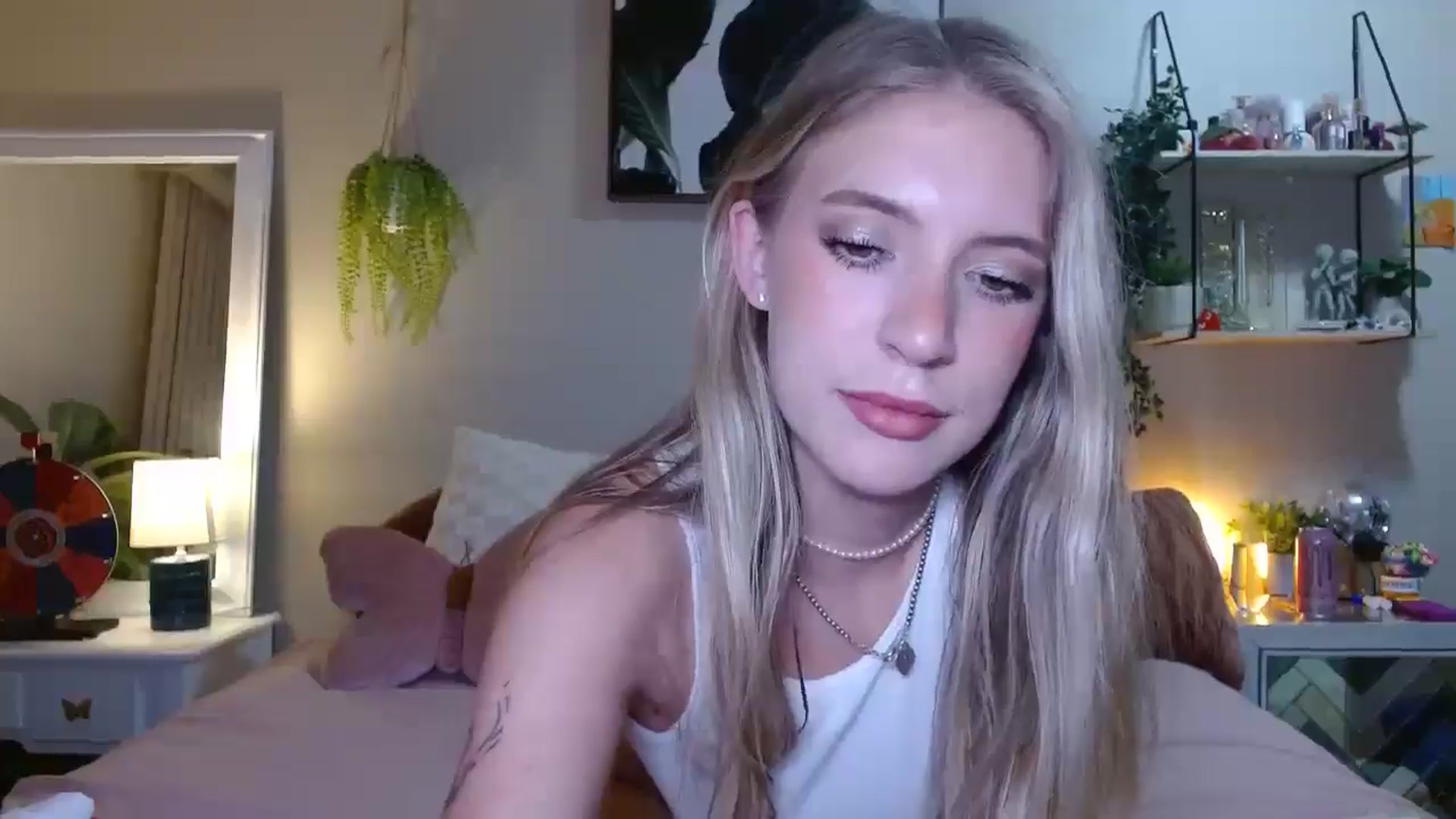 Gallery image thumbnail from Em_babyxx's myfreecams stream on, 07/27/2025, 08:07 image 4 of 20