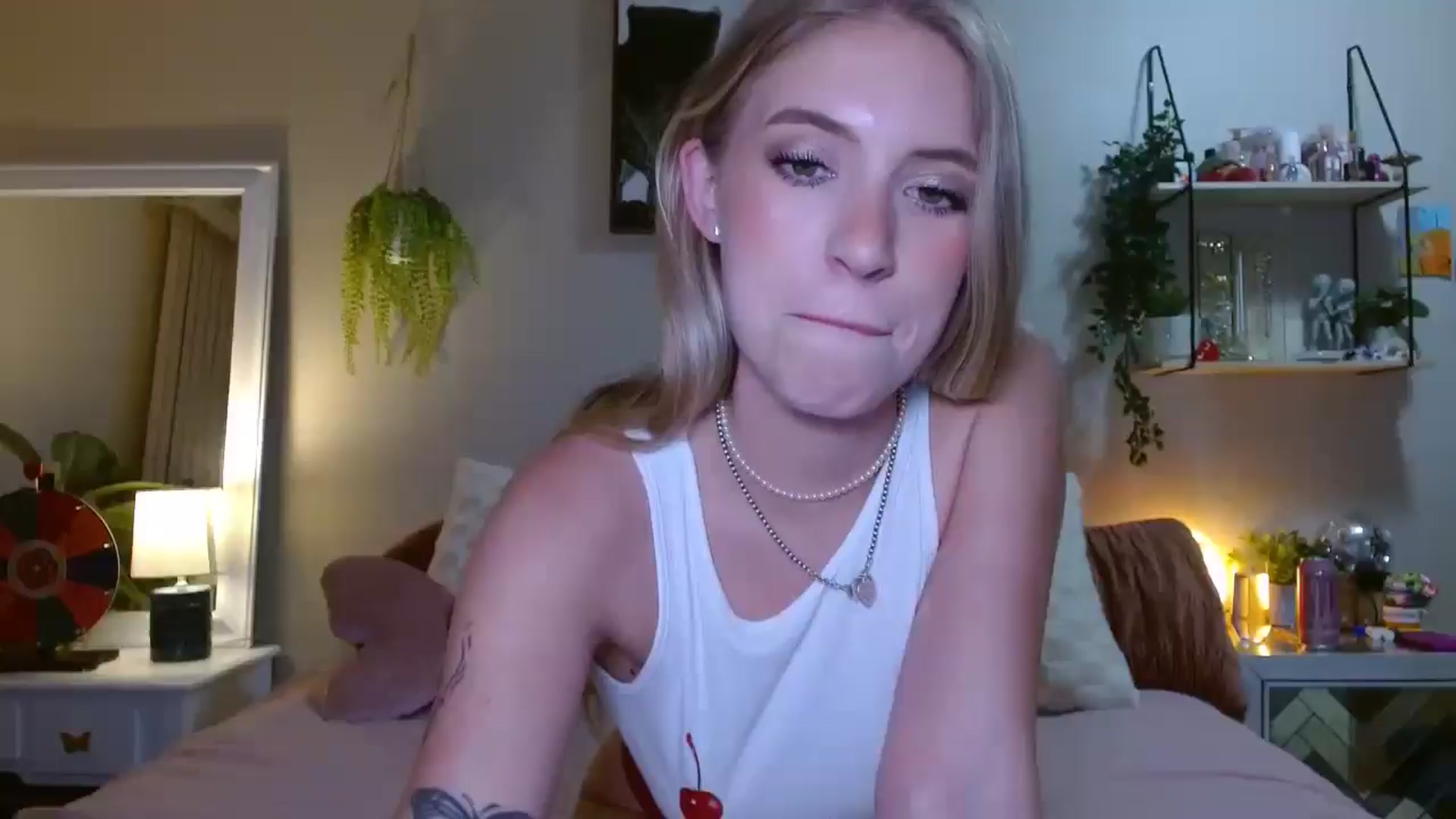 Gallery image thumbnail from Em_babyxx's myfreecams stream on, 07/27/2025, 08:07 image 7 of 20