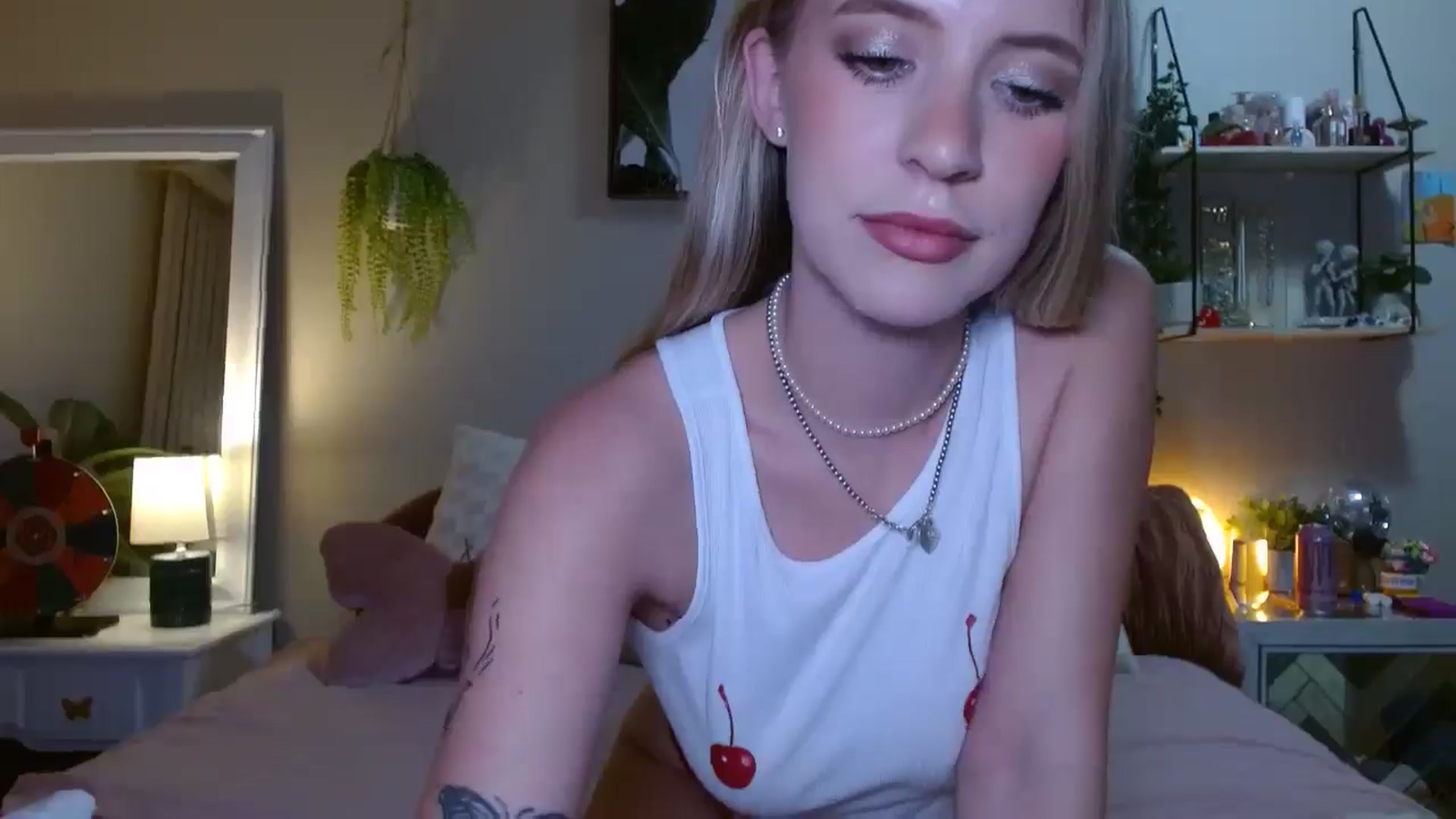 Gallery image thumbnail from Em_babyxx's myfreecams stream on, 07/27/2025, 08:07 image 6 of 20