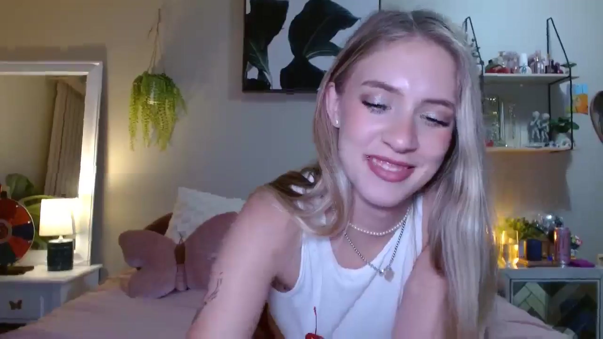 Gallery image thumbnail from Em_babyxx's myfreecams stream on, 07/27/2025, 10:00 image 3 of 20