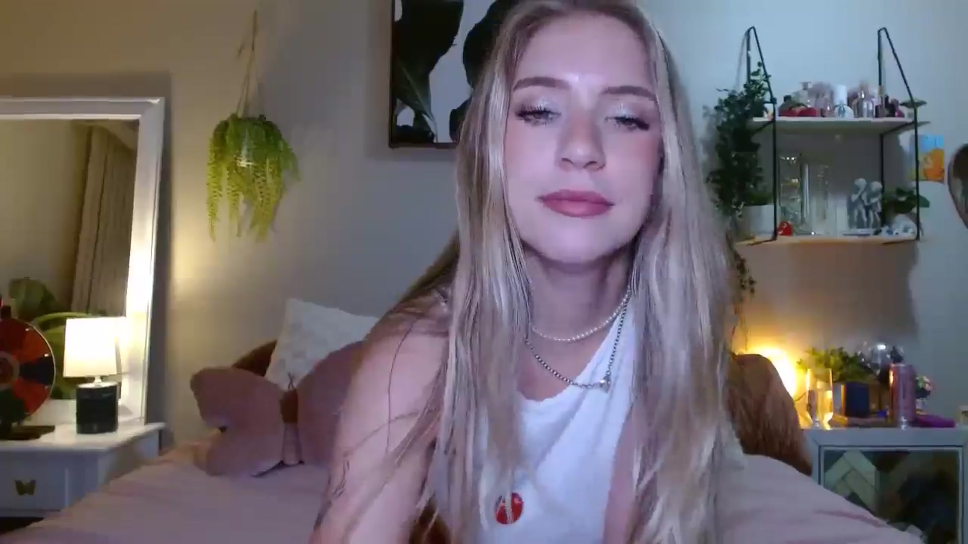 Gallery image thumbnail from Em_babyxx's myfreecams stream on, 07/27/2025, 10:00 image 14 of 20