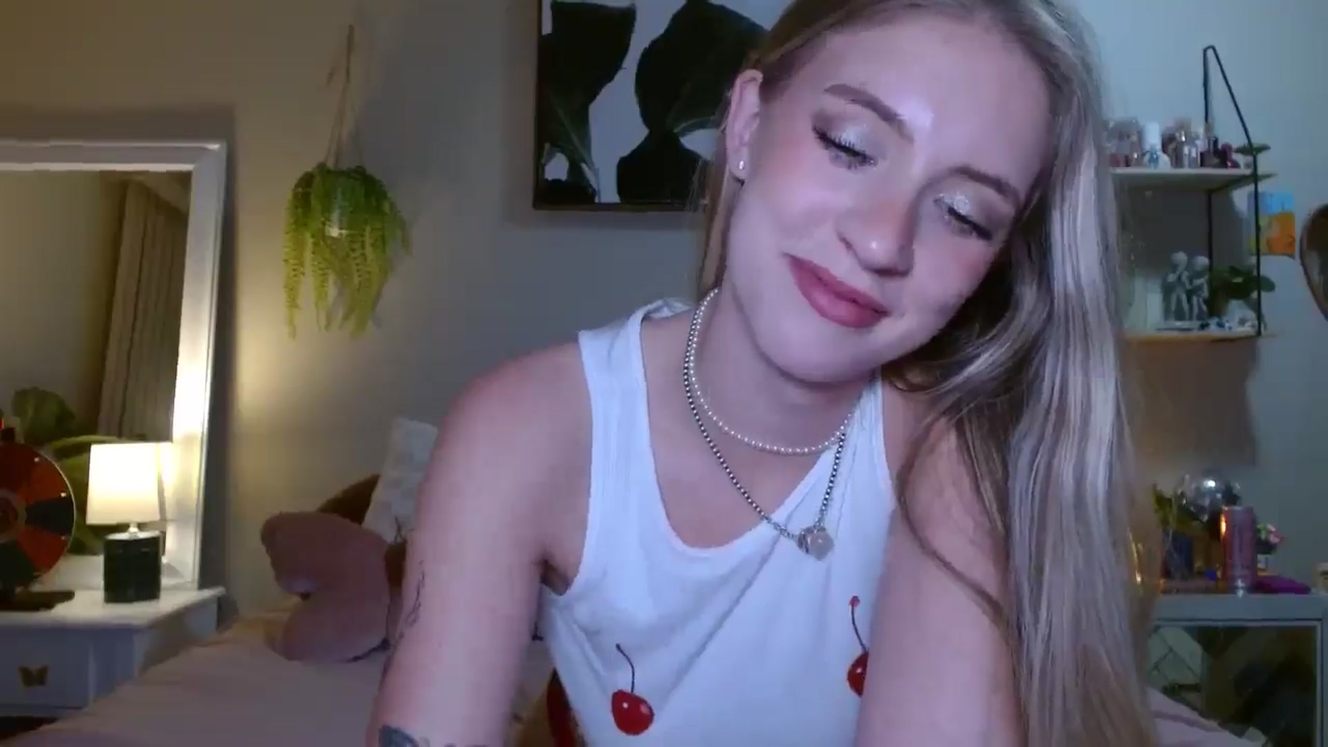 Gallery image thumbnail from Em_babyxx's myfreecams stream on, 07/27/2025, 10:00 image 8 of 20