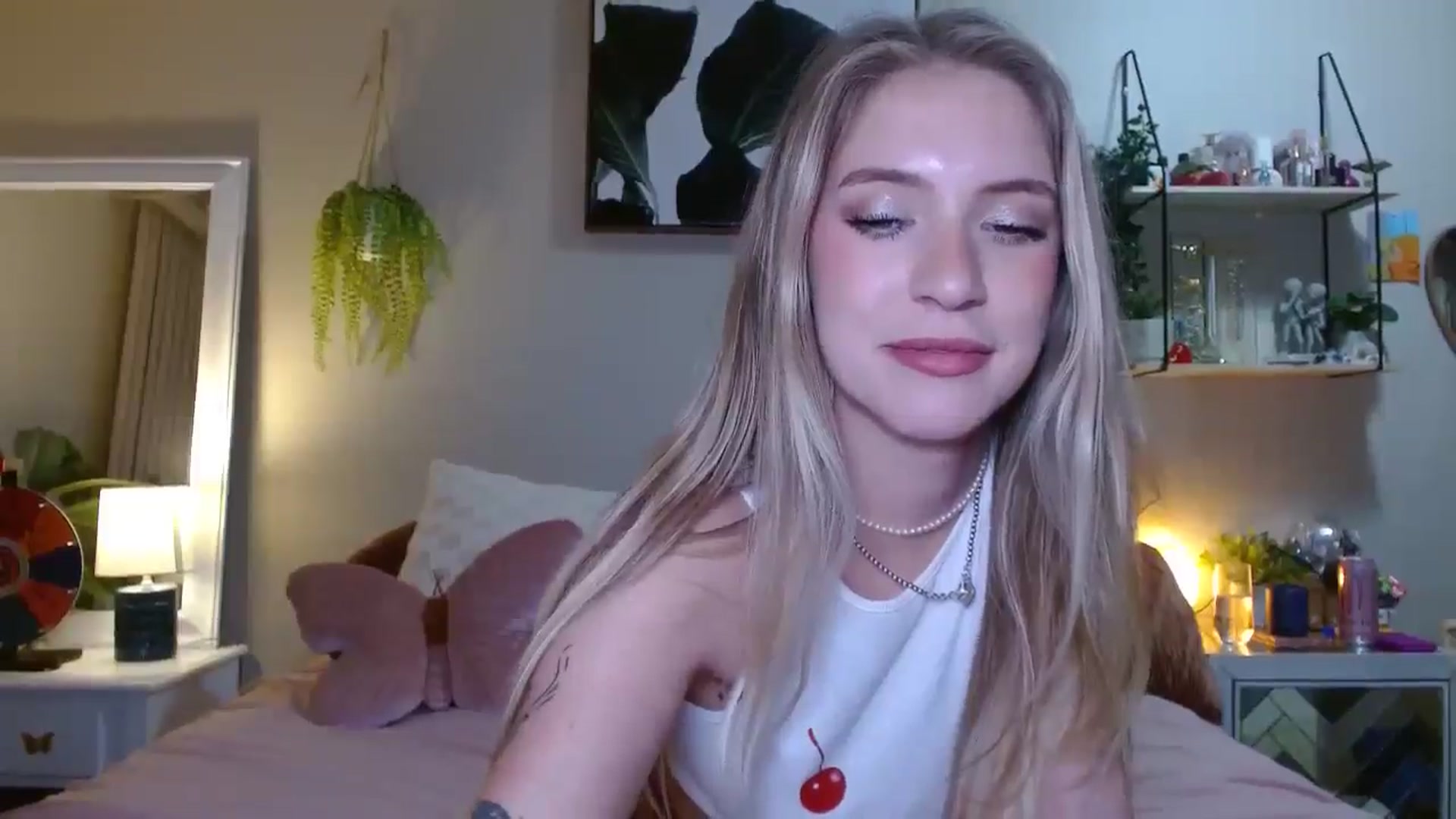 Gallery image thumbnail from Em_babyxx's myfreecams stream on, 07/27/2025, 10:00 image 17 of 20