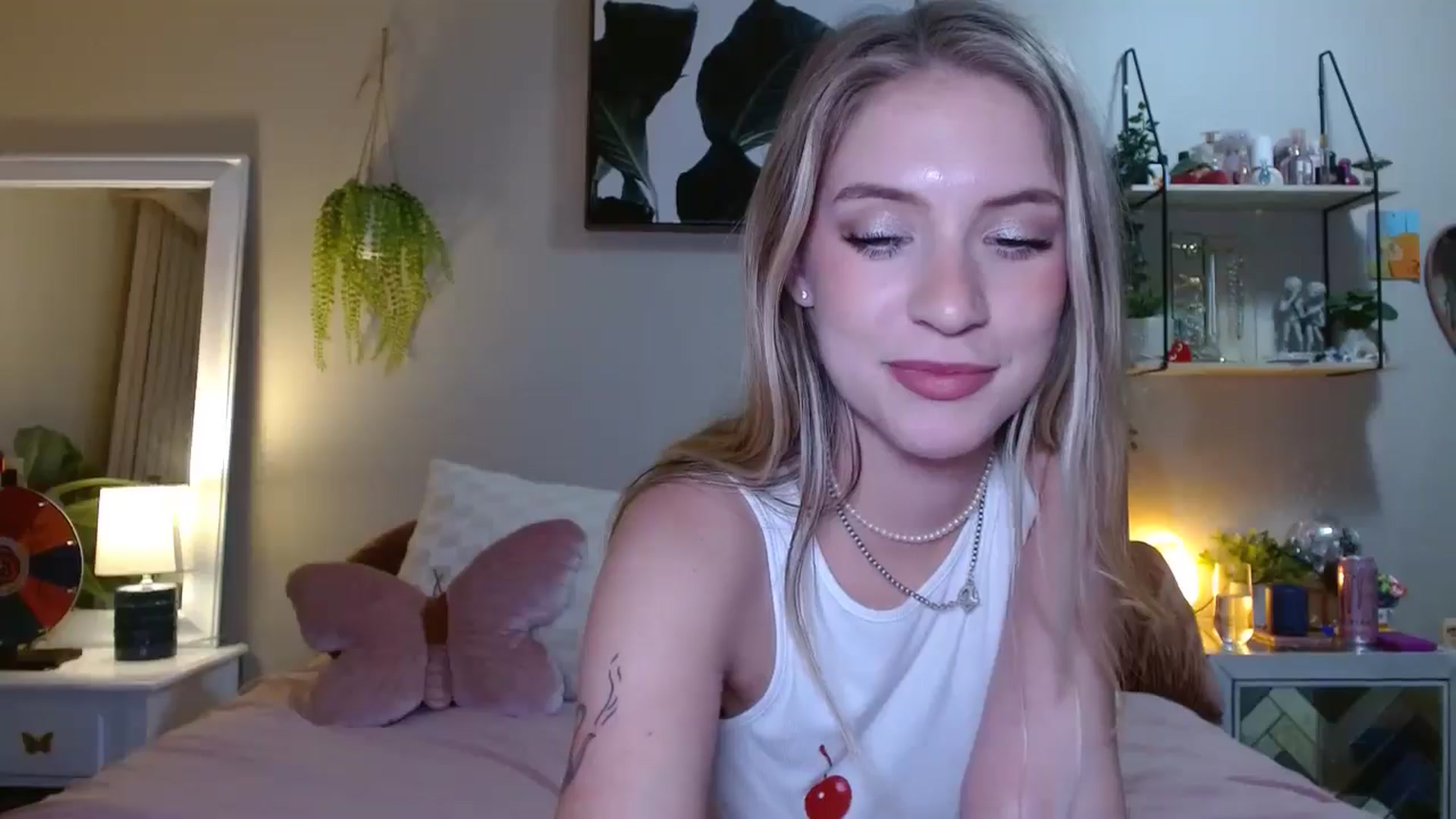 Gallery image thumbnail from Em_babyxx's myfreecams stream on, 07/27/2025, 10:00 image 12 of 20