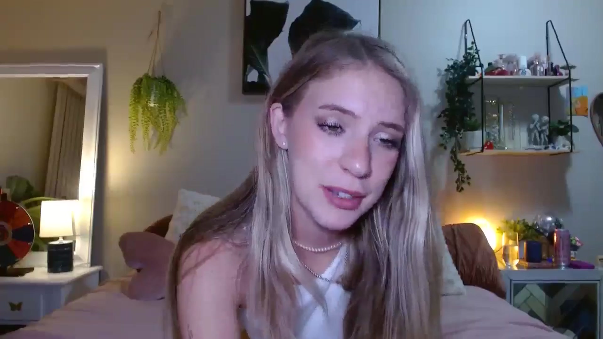 Gallery image thumbnail from Em_babyxx's myfreecams stream on, 07/27/2025, 10:00 image 5 of 20