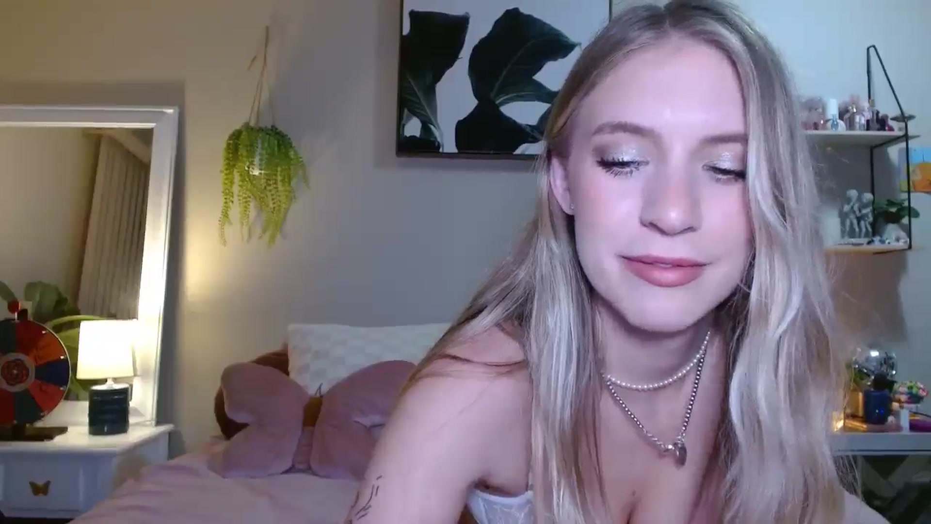 Gallery image thumbnail from Em_babyxx's myfreecams stream on, 07/28/2025, 07:56 image 6 of 20