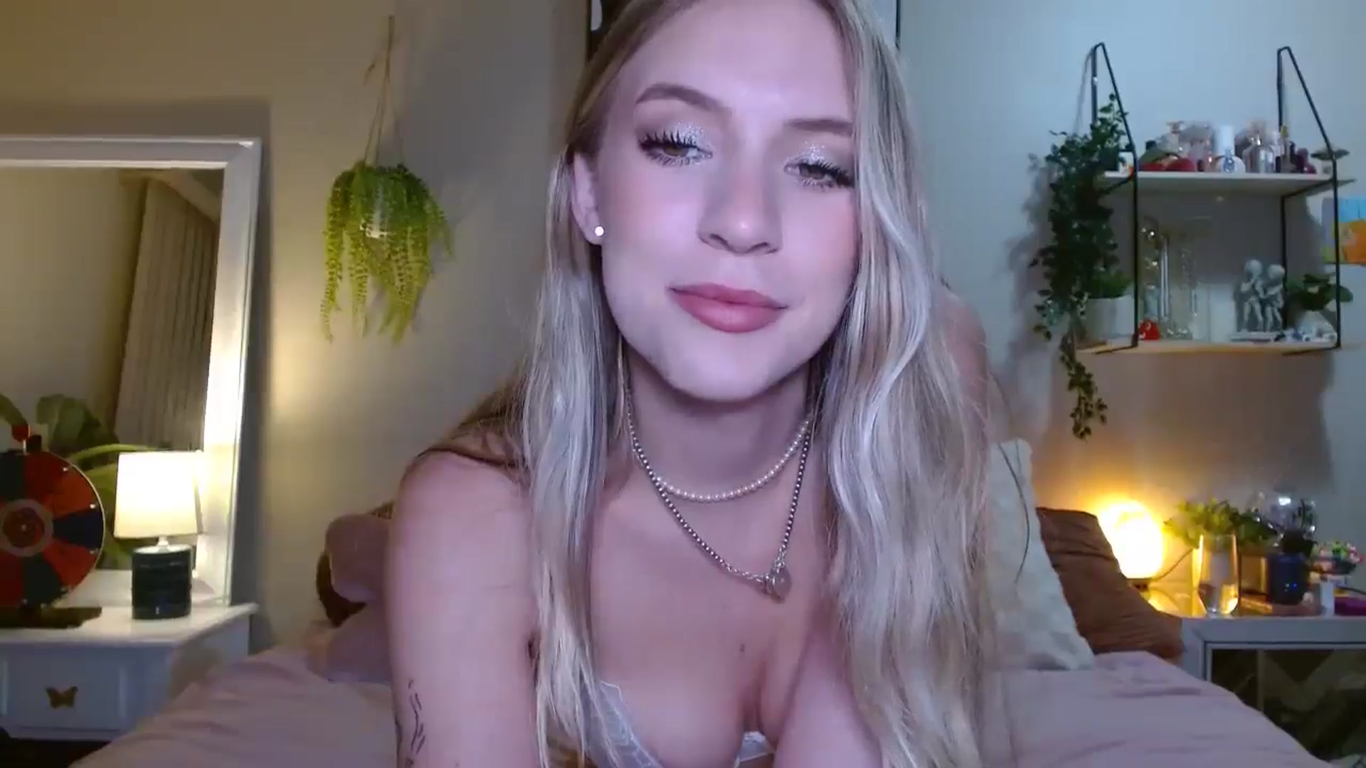 Gallery image thumbnail from Em_babyxx's myfreecams stream on, 07/28/2025, 07:56 image 17 of 20
