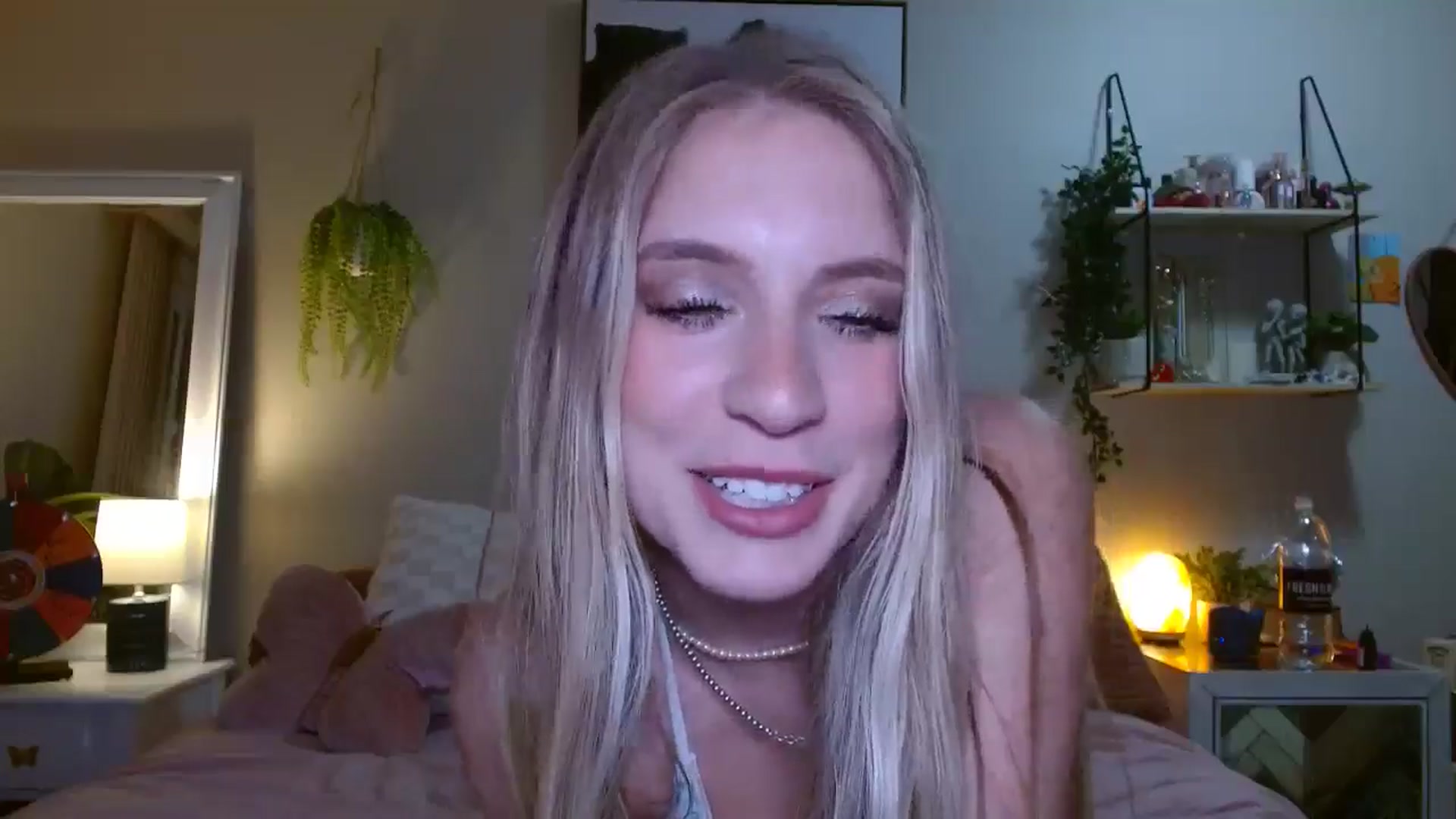 Gallery image thumbnail from Em_babyxx's myfreecams stream on, 08/06/2025, 08:36 image 19 of 20