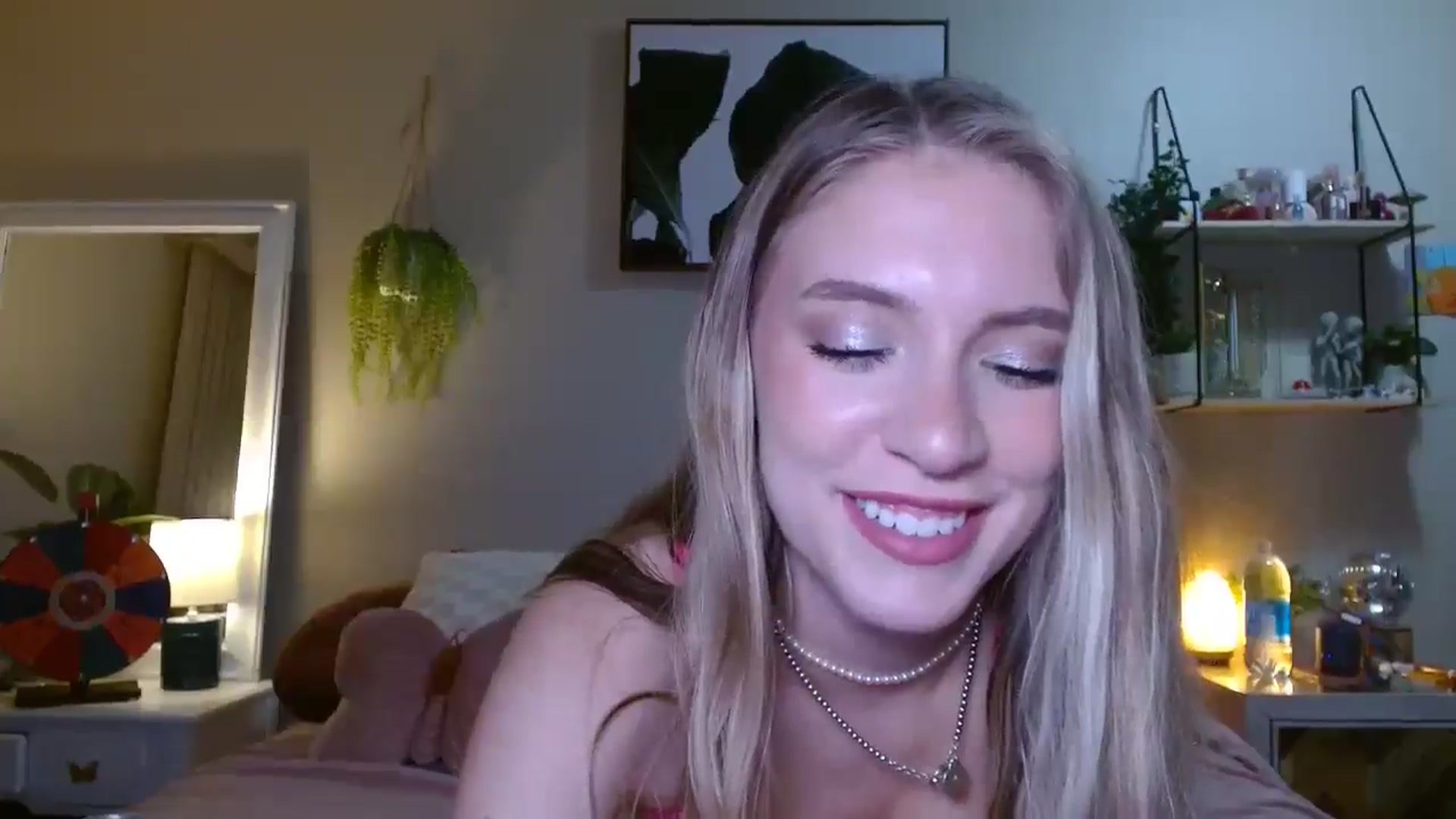 Gallery image thumbnail from Em_babyxx's myfreecams stream on, 08/16/2025, 03:36 image 20 of 20