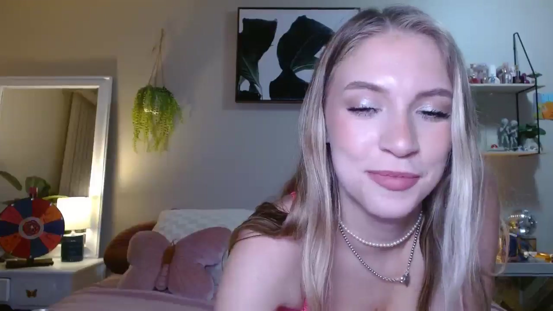 Gallery image thumbnail from Em_babyxx's myfreecams stream on, 08/16/2025, 03:36 image 18 of 20