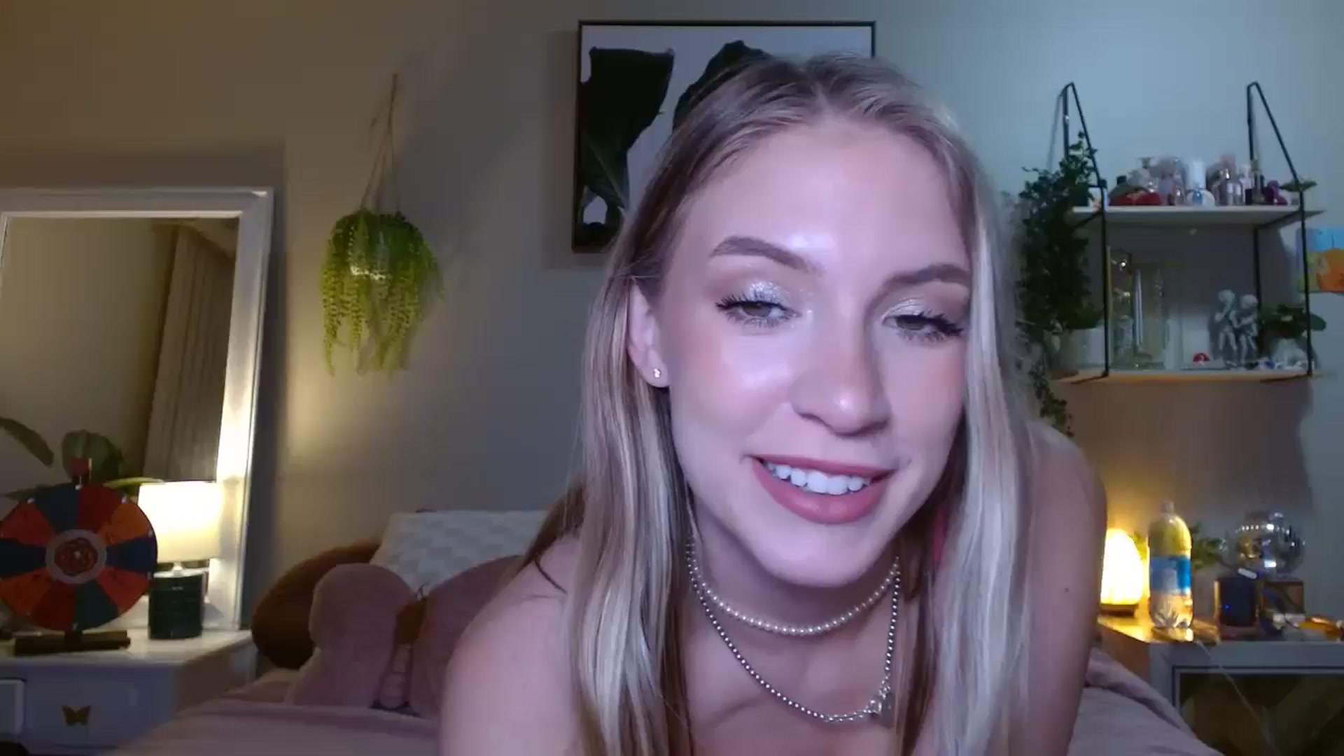Gallery image thumbnail from Em_babyxx's myfreecams stream on, 08/16/2025, 03:36 image 7 of 20