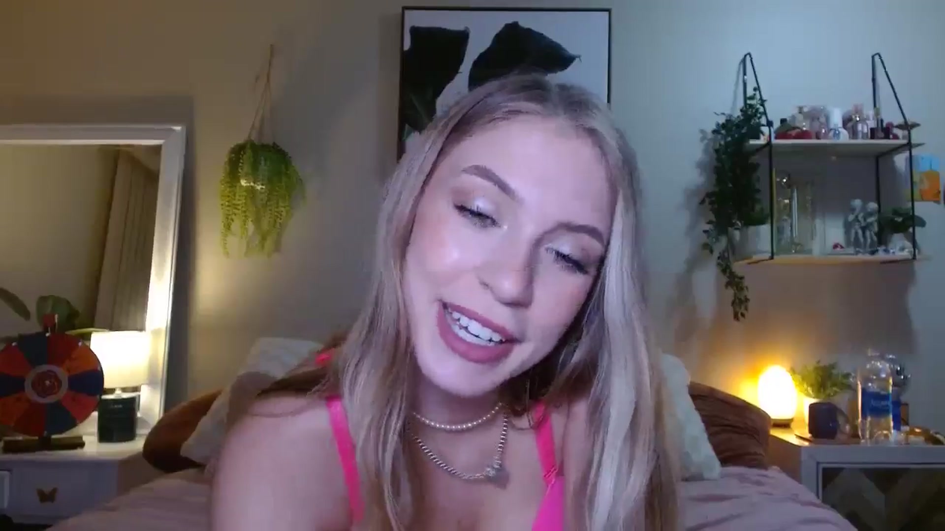 Gallery image thumbnail from Em_babyxx's myfreecams stream on, 08/16/2025, 05:52 image 6 of 20