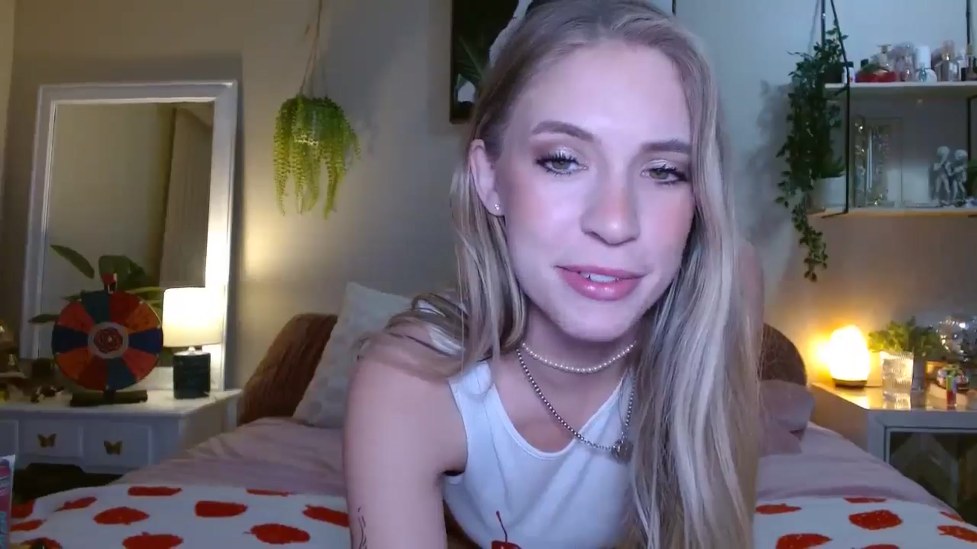 Gallery image thumbnail from Em_babyxx's myfreecams stream on, 09/27/2025, 07:00 image 19 of 20