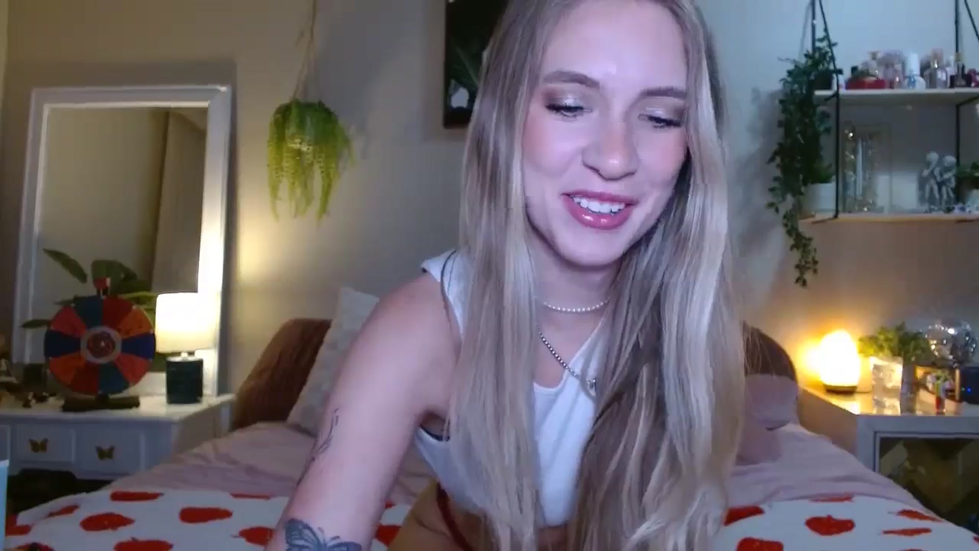 Gallery image thumbnail from Em_babyxx's myfreecams stream on, 09/27/2025, 07:00 image 5 of 20