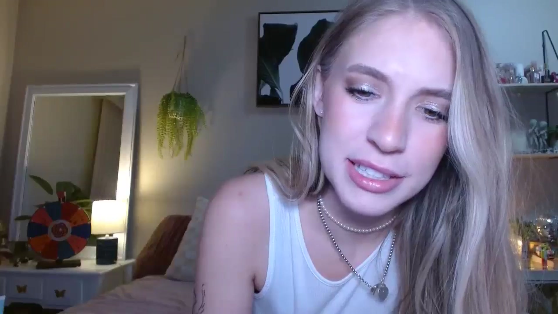 Gallery image thumbnail from Em_babyxx's myfreecams stream on, 09/27/2025, 07:00 image 17 of 20