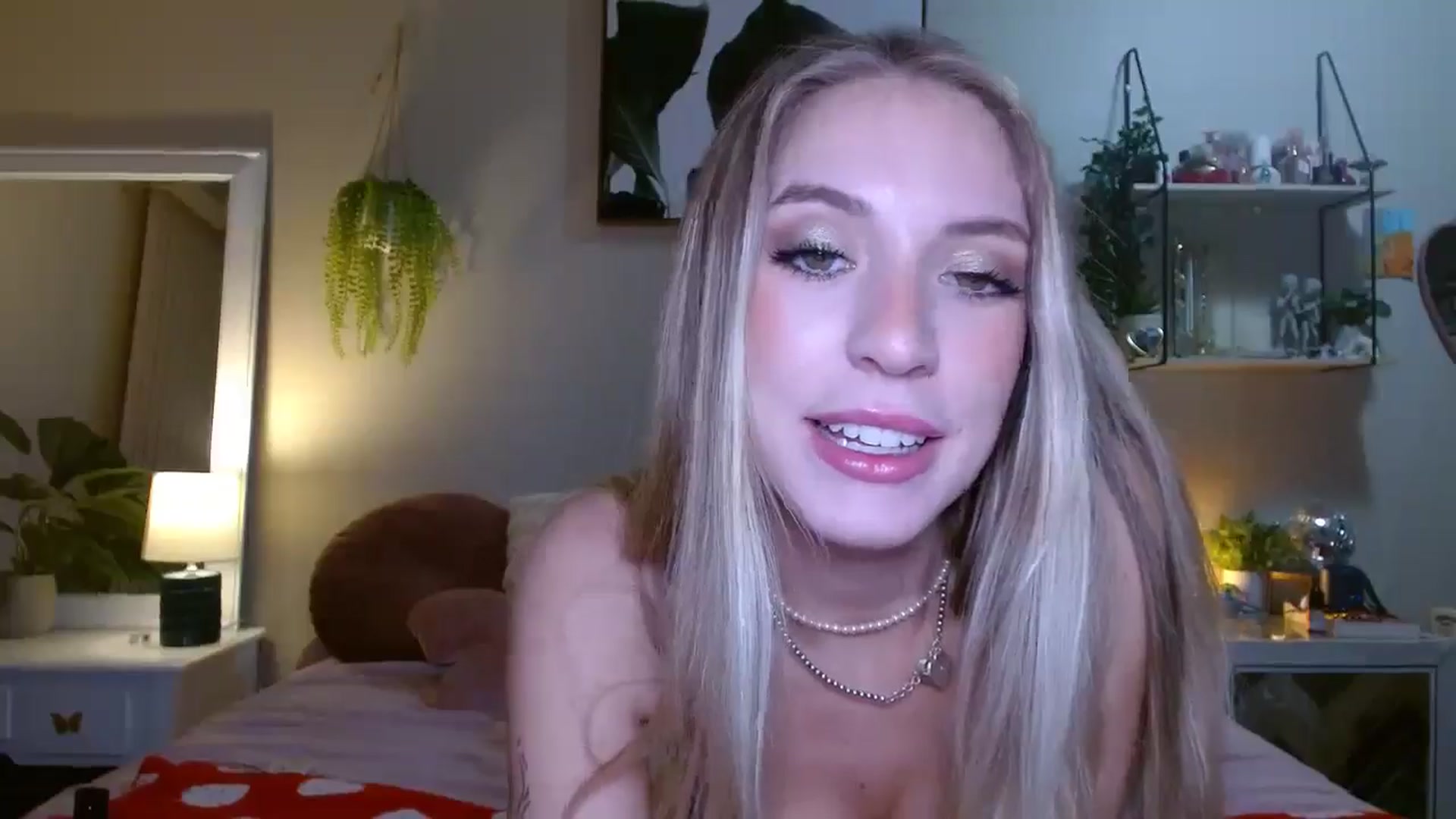 Gallery image thumbnail from Em_babyxx's myfreecams stream on, 10/12/2025, 10:02 image 17 of 20