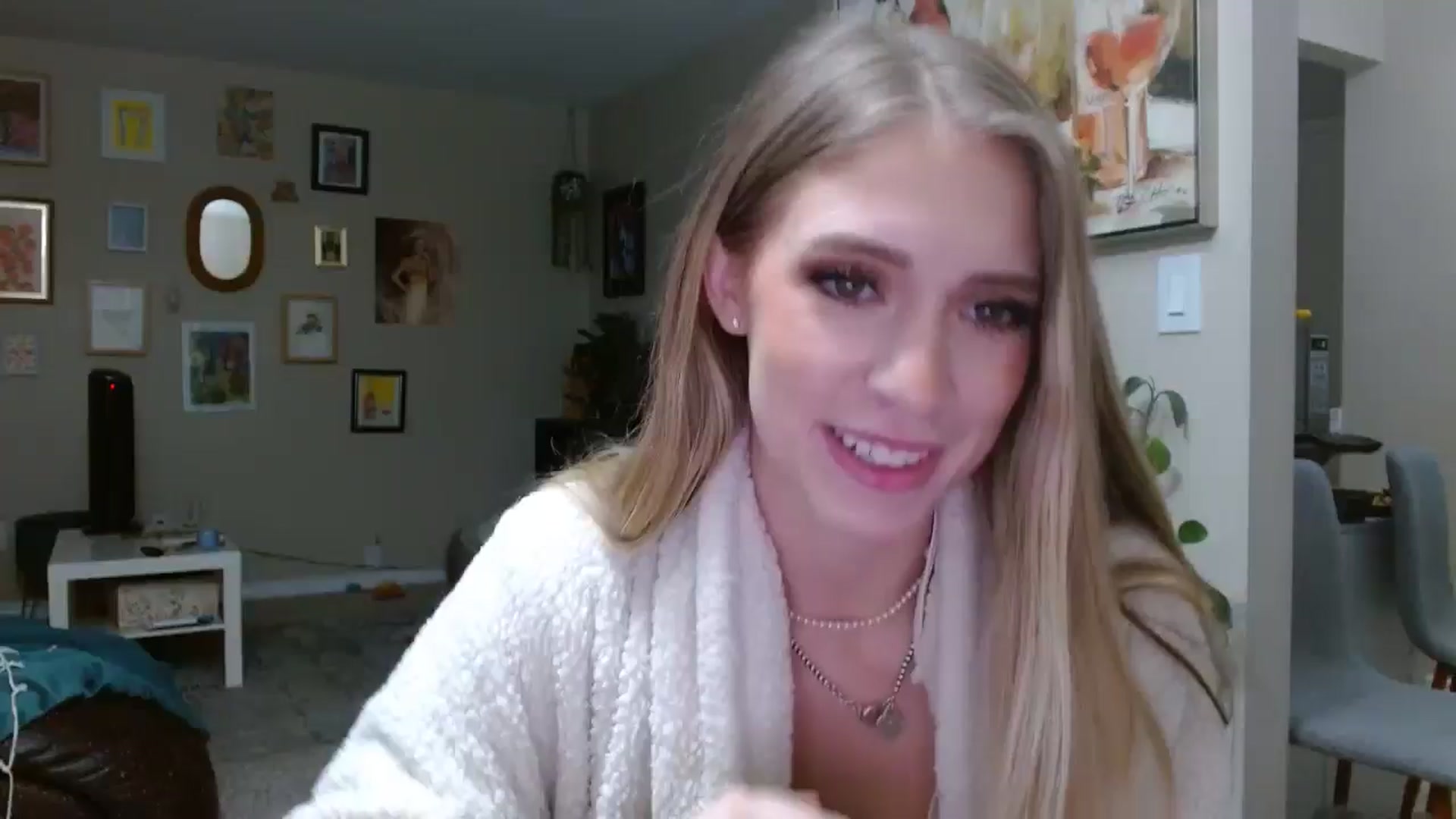 Gallery image thumbnail from Em_babyxx's myfreecams stream on, 10/16/2025, 06:14 image 7 of 20